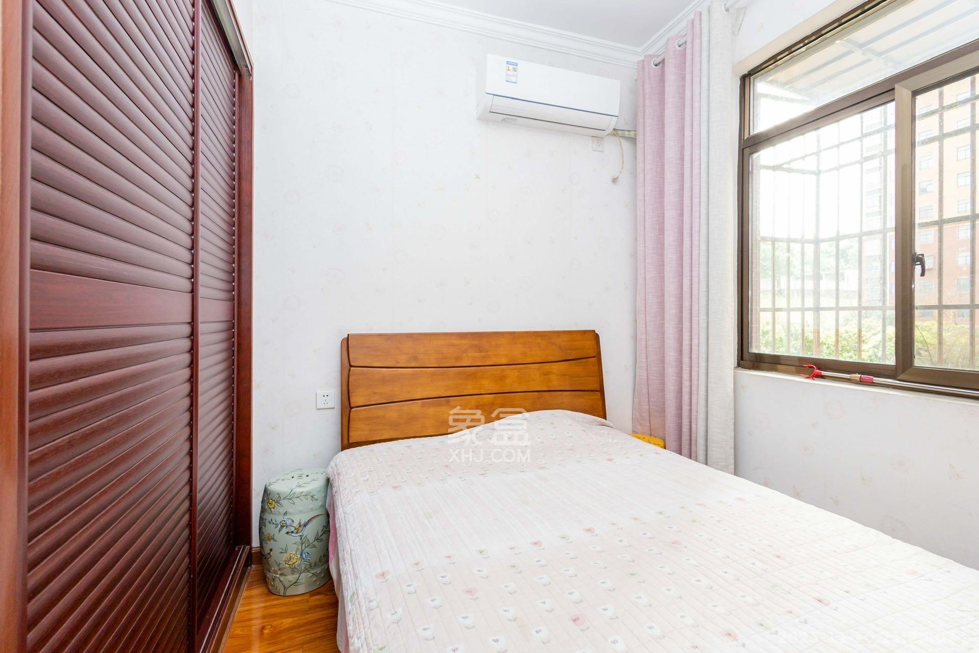 和泉嘉园  4室2厅2卫    2000.0元/月室内图