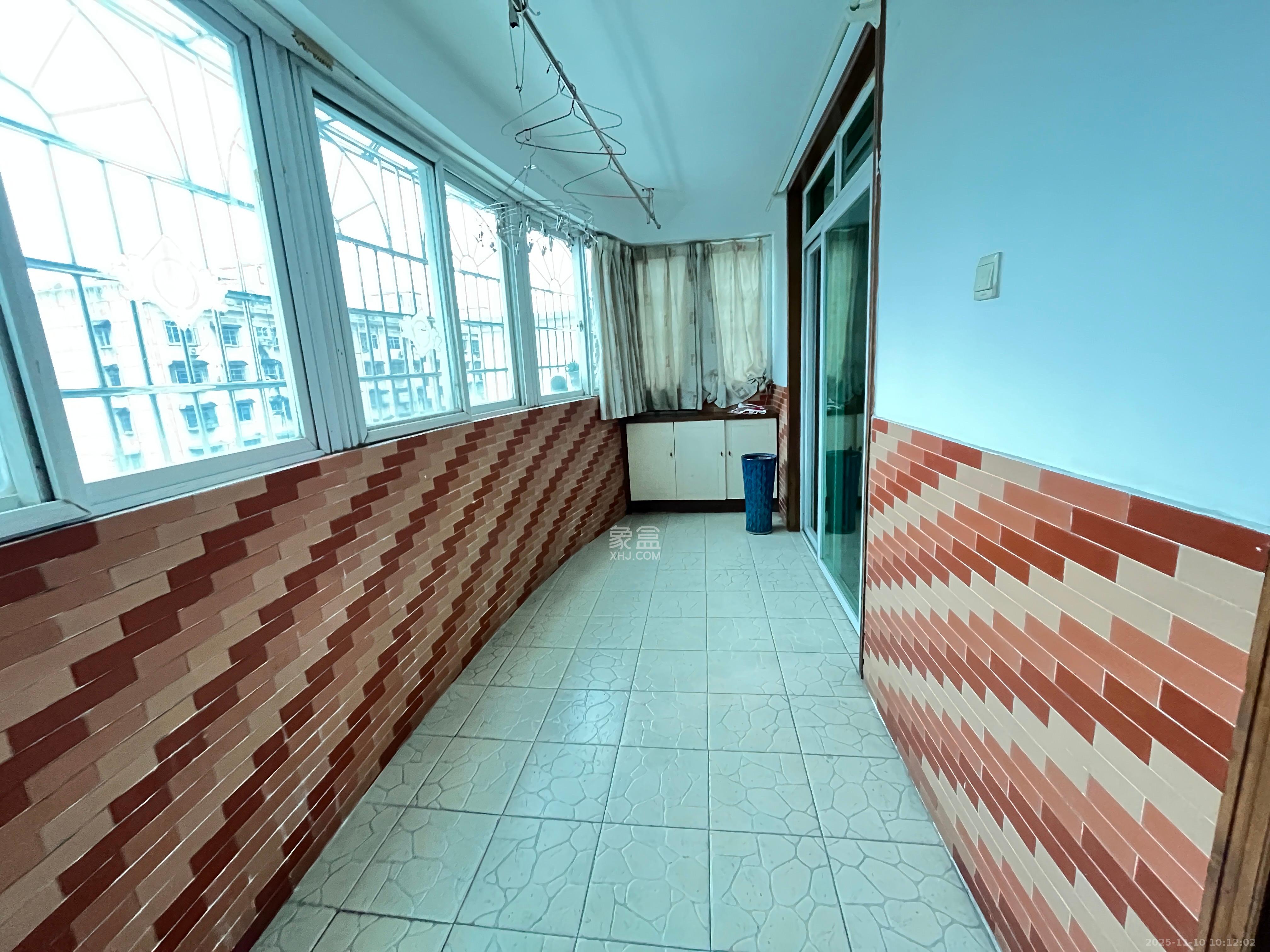 古汉城宿舍（同超集团控股公司）  3室2厅2卫    1800.0元/月室内图