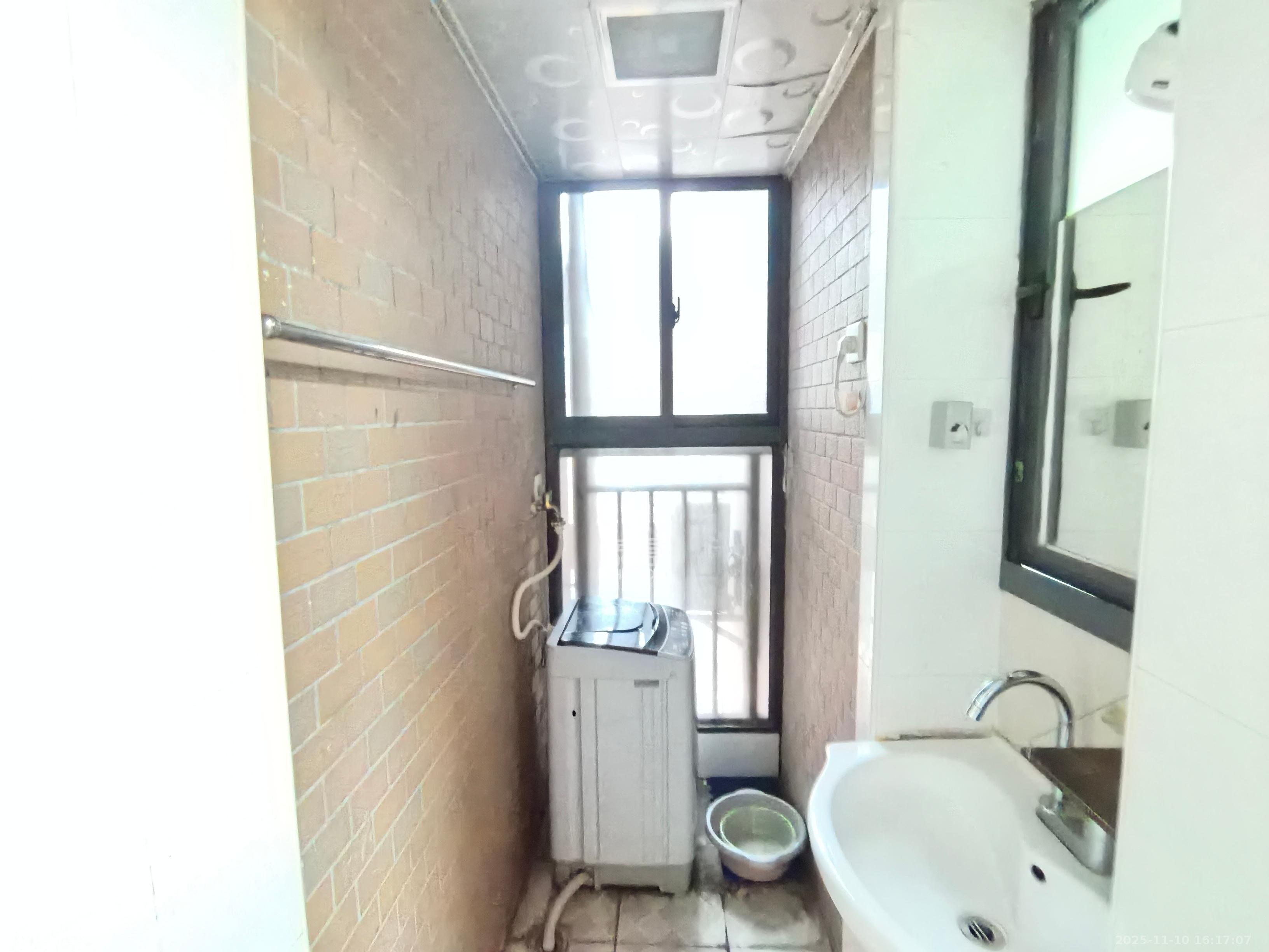 金领家族 1室1厅1卫 1300.0元/月 金领家族 1室1厅1卫 1300.0元/月室内图