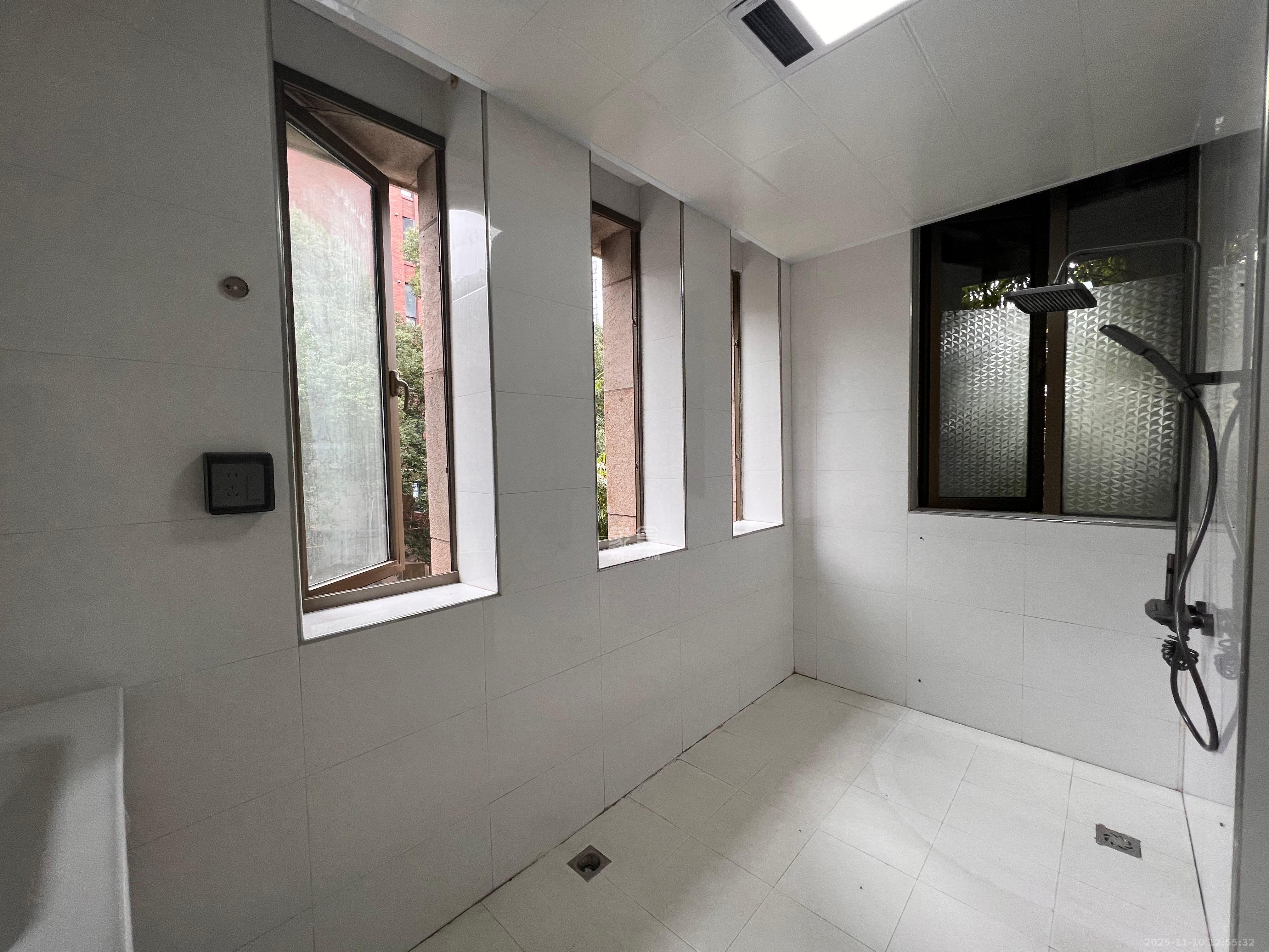 奥林匹克花园  4室1厅2卫    3500.0元/月室内图