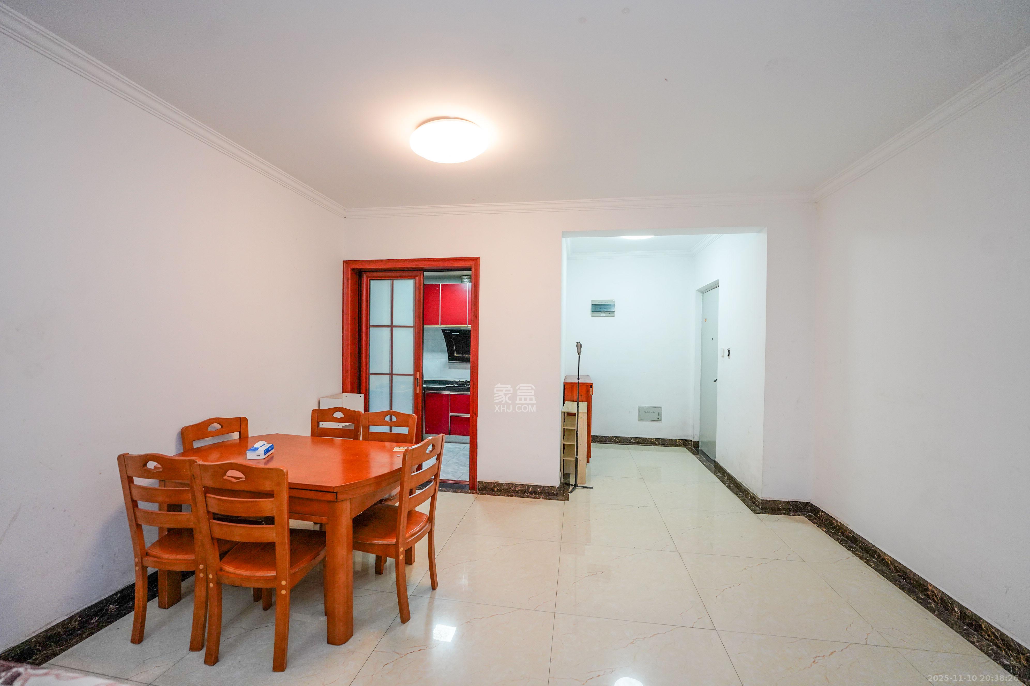 怡海星城  3室2厅1卫    49.0万客厅