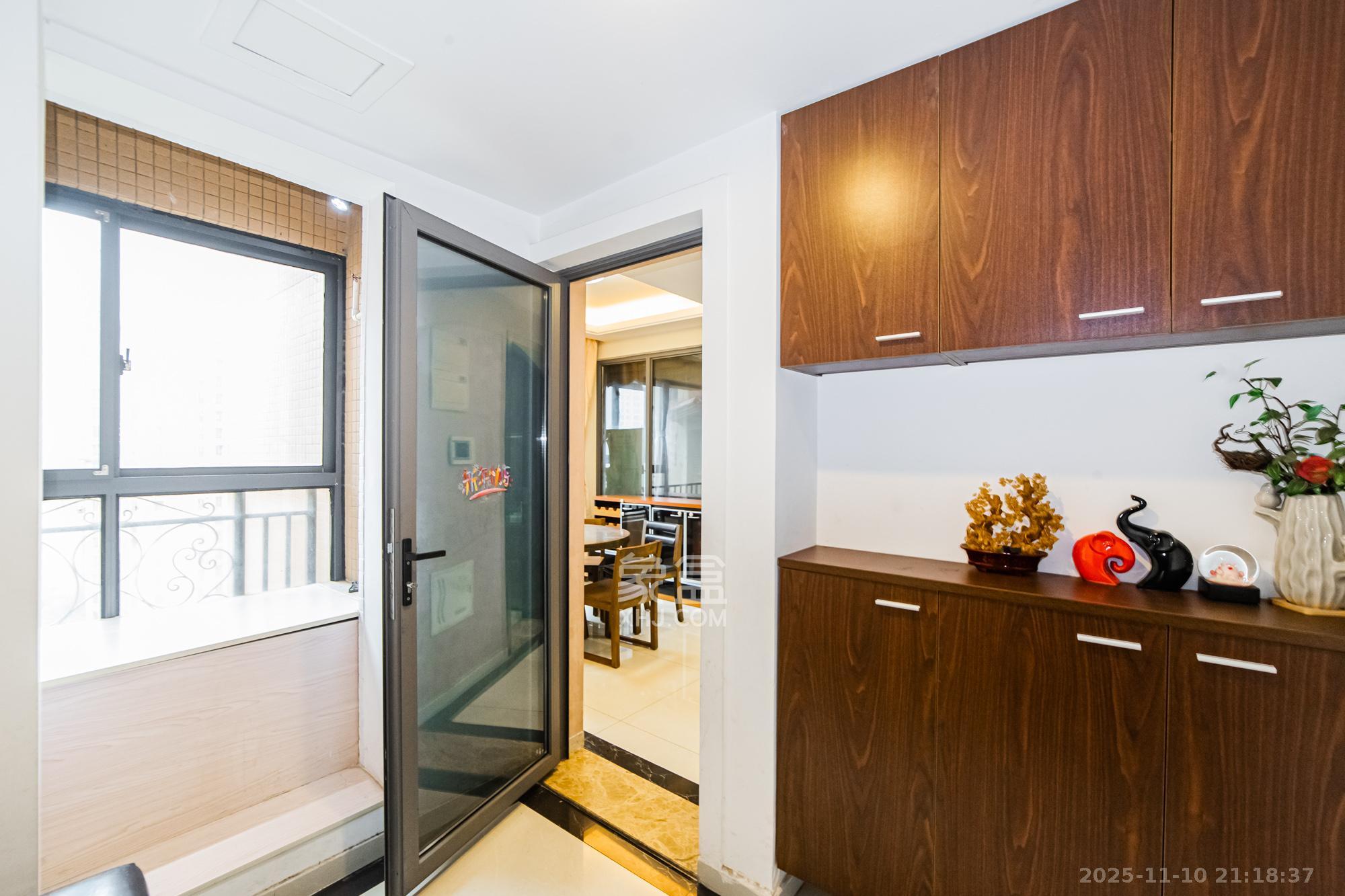 珠江郦城探香里 4室2厅2卫 118.8万 珠江郦城探香里 4室2厅2卫 118.8万阳台