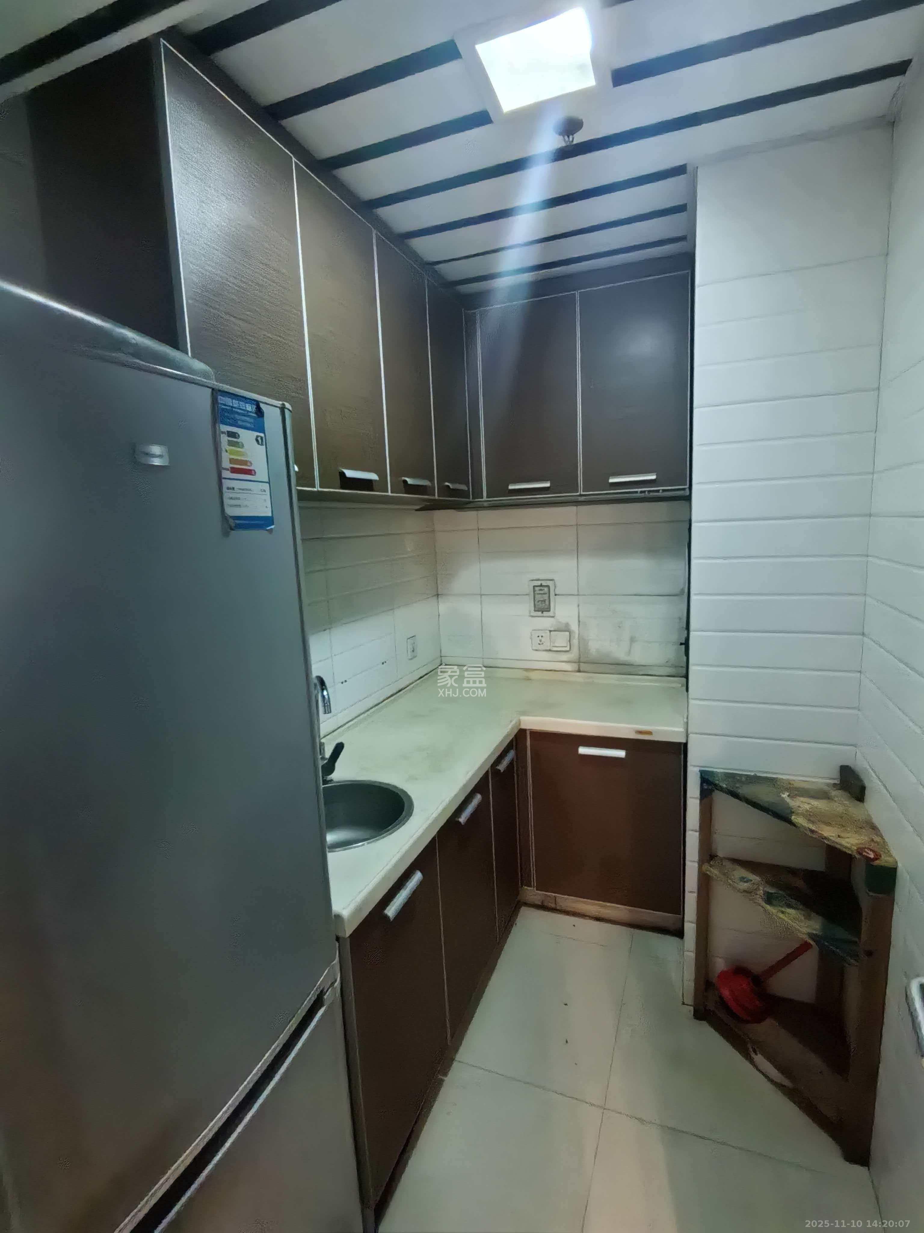 标志商务中心  1室1厅1卫    1500.0元/月室内图