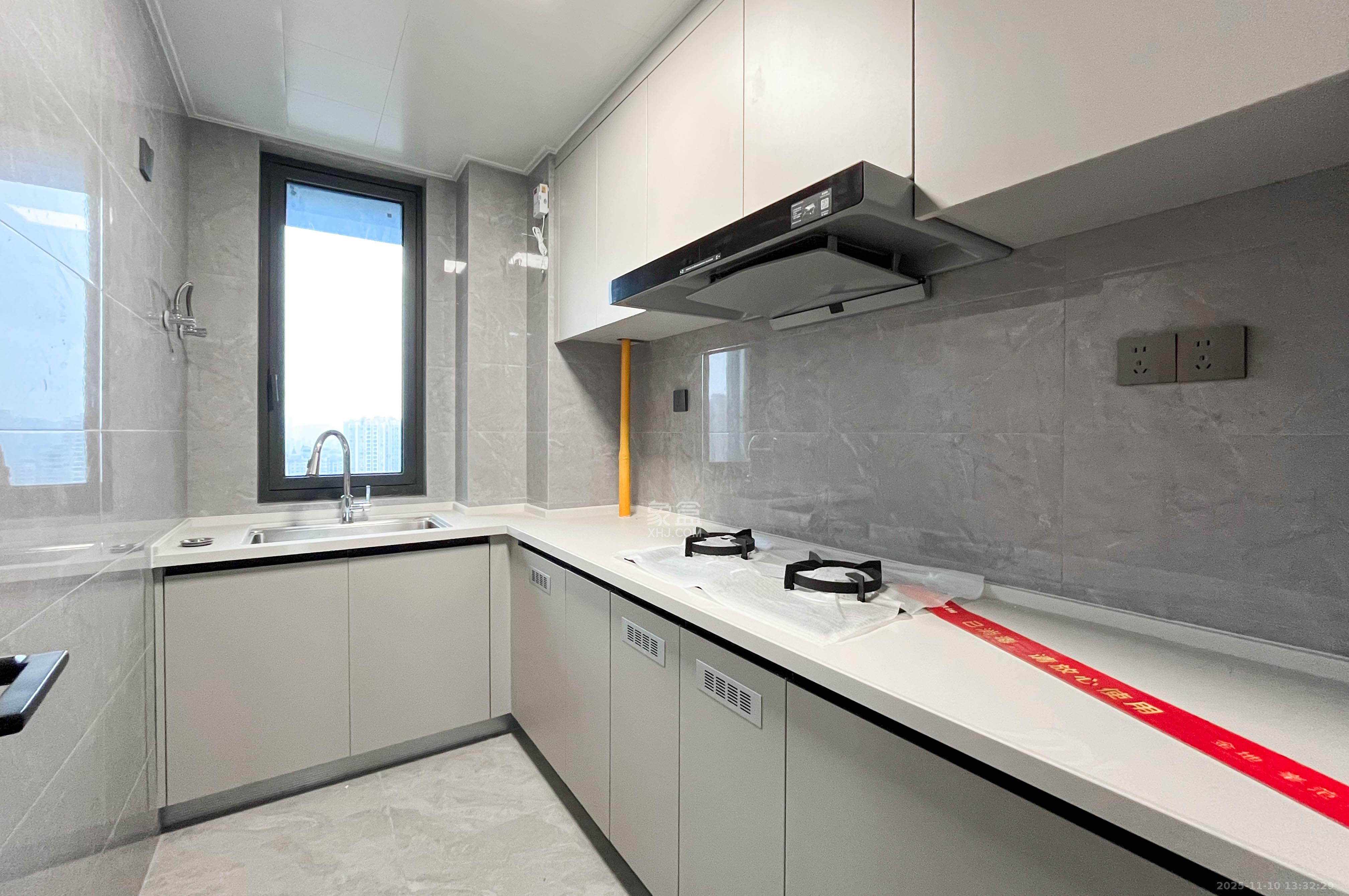 金地峯范 4室2厅2卫 259.0万 金地峯范 4室2厅2卫 259.0万厨房