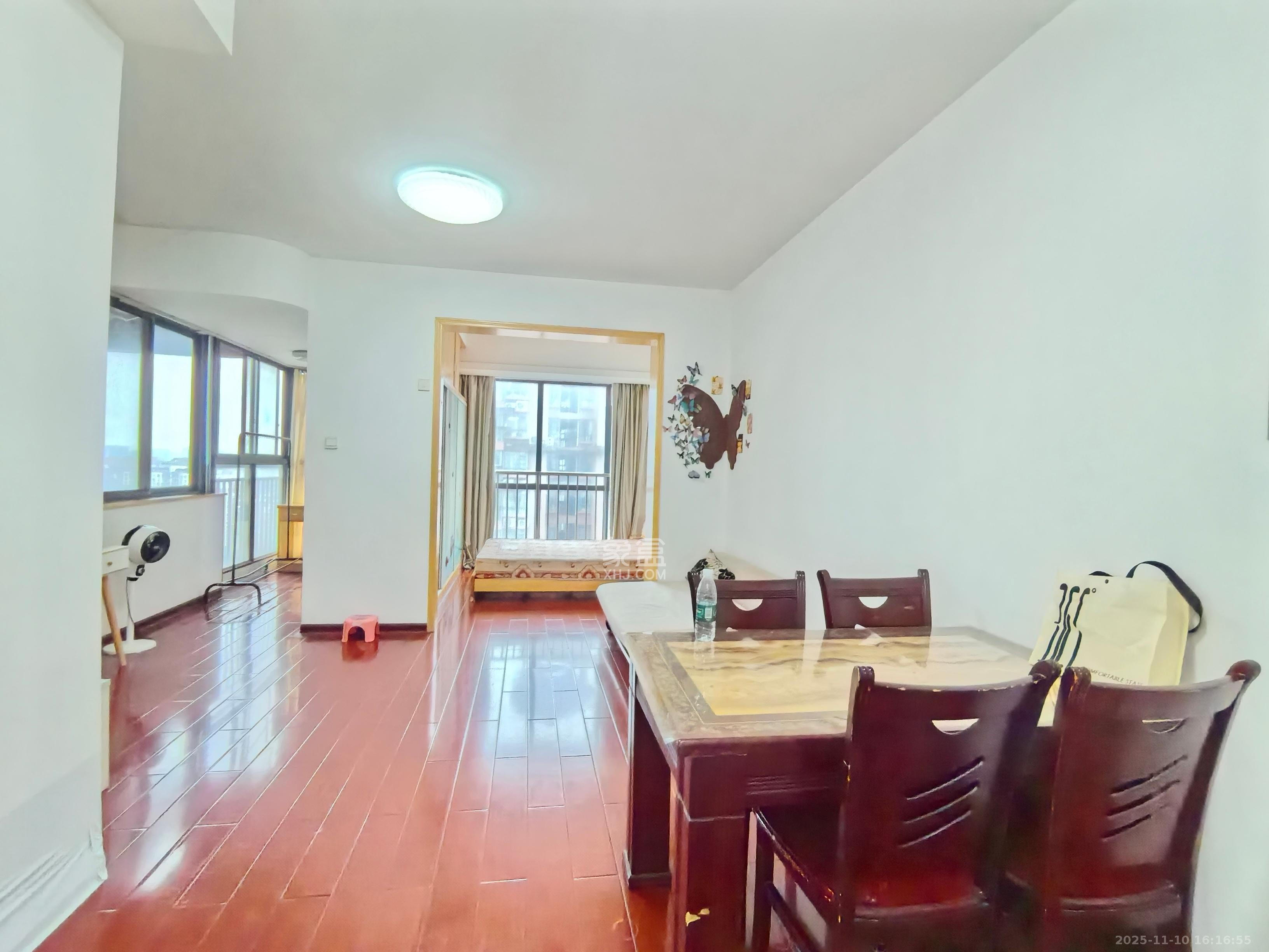 金领家族  1室1厅1卫    1300.0元/月