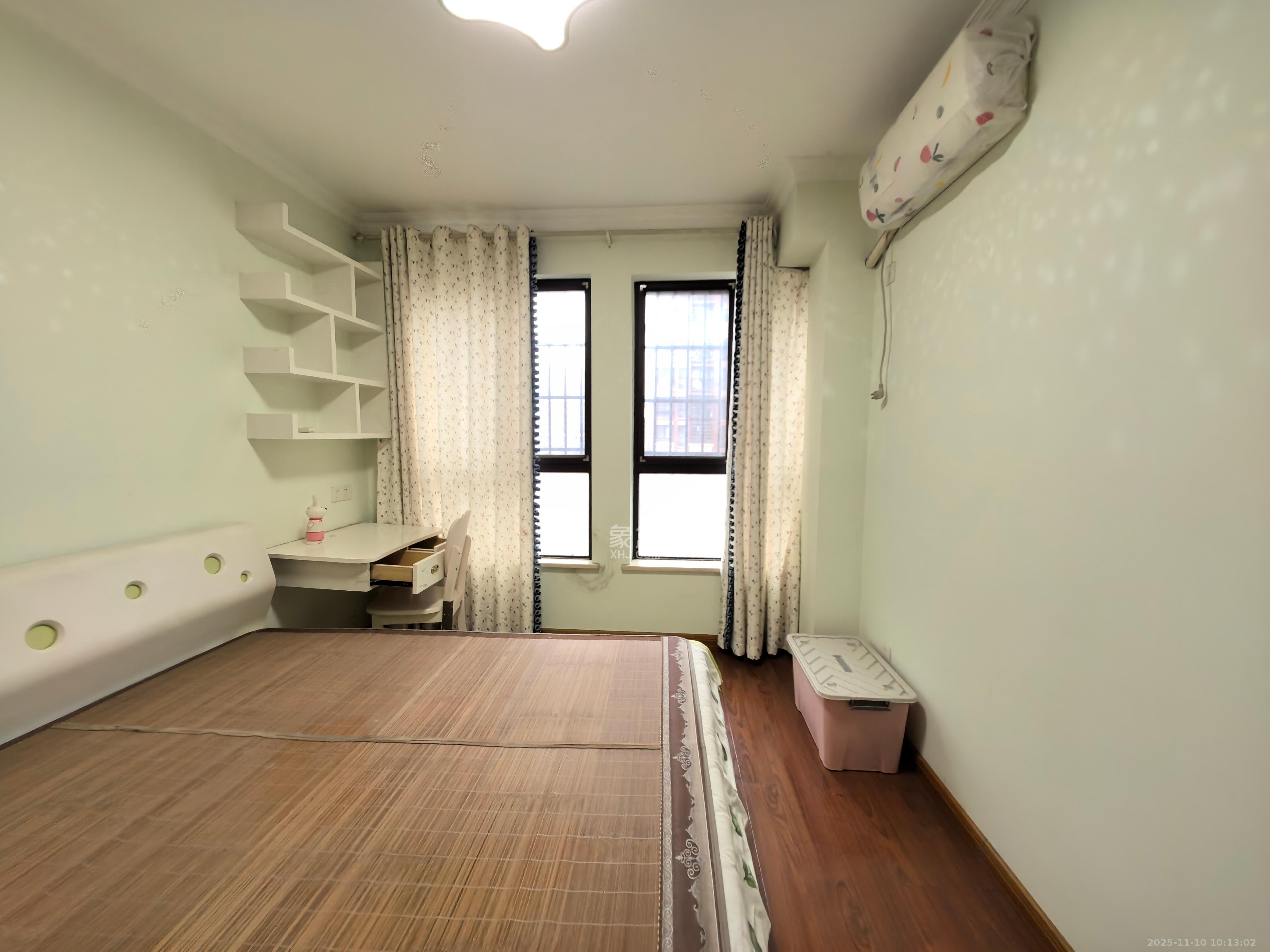 新城国际花都  3室2厅1卫    1800.0元/月室内图