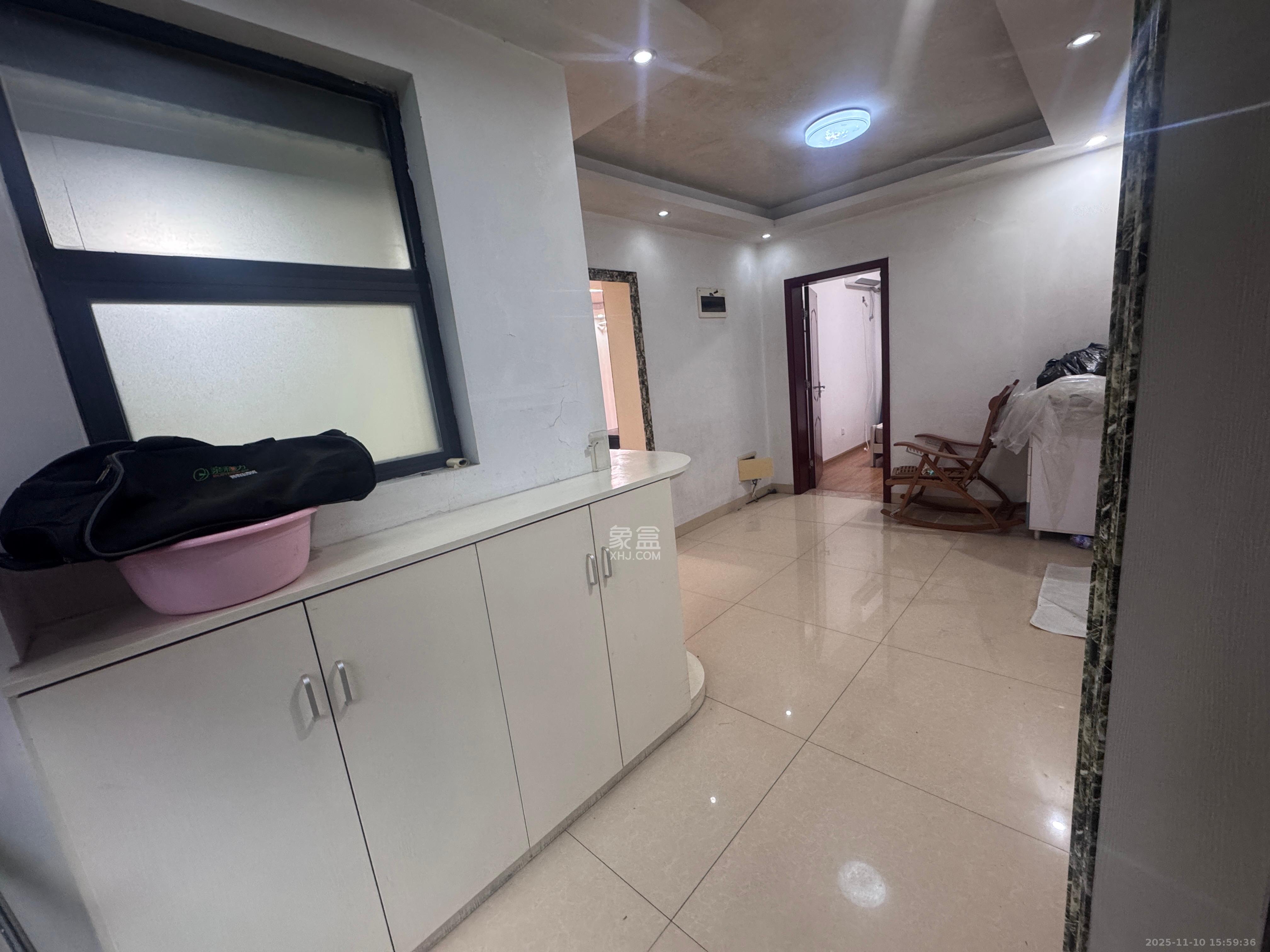 双湾国际（湘江御景花园）  1室2厅2卫    2900.0元/月