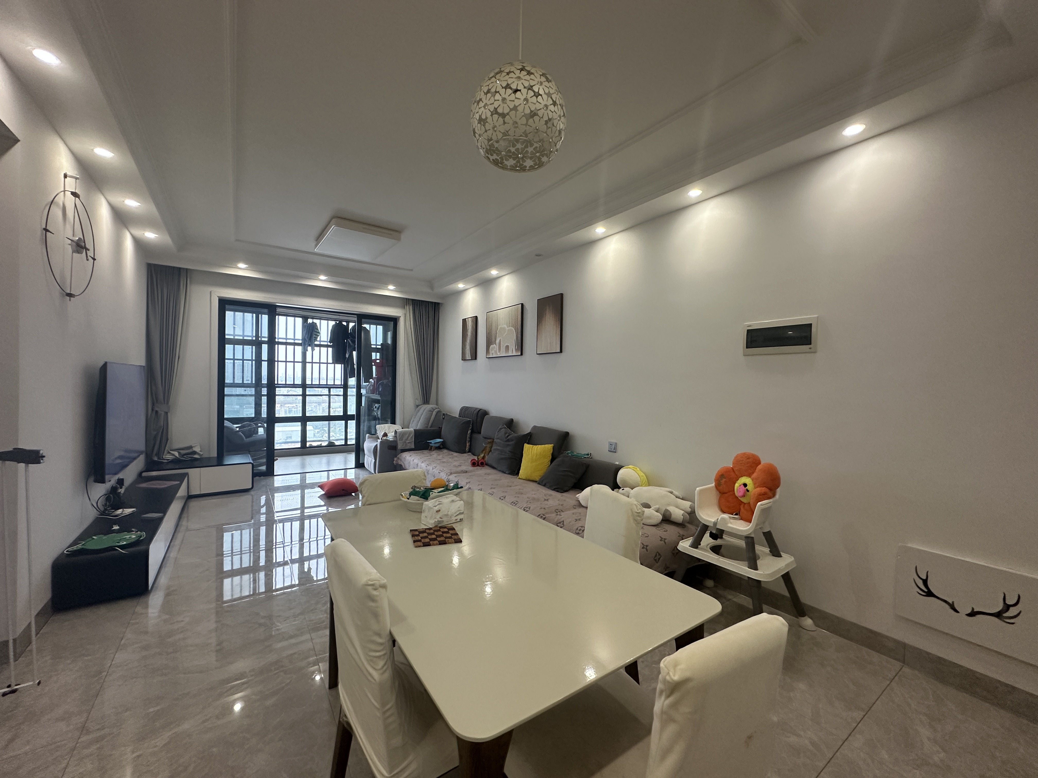 望海金豪  4室2厅2卫    3800.0元/月