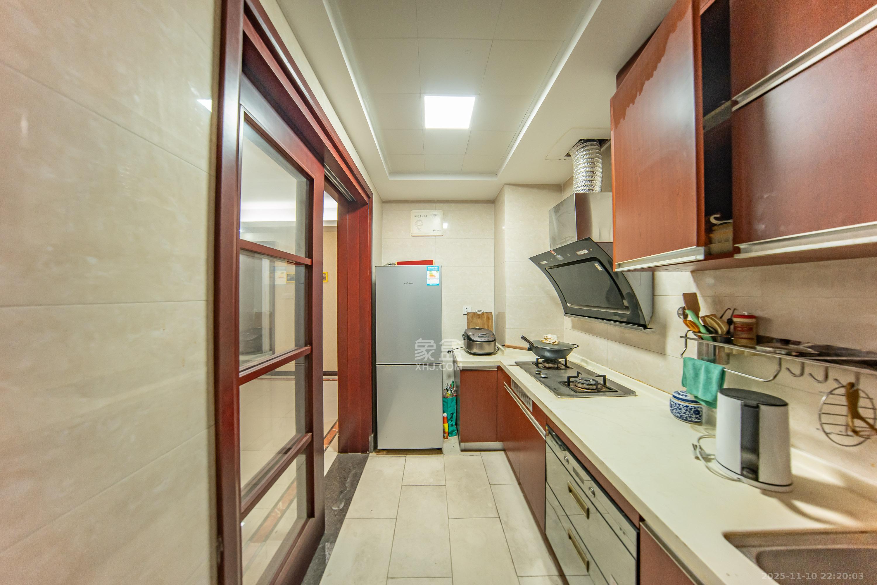 中海国际二期 3室2厅1卫 60.8万 中海国际二期 3室2厅1卫 60.8万厨房