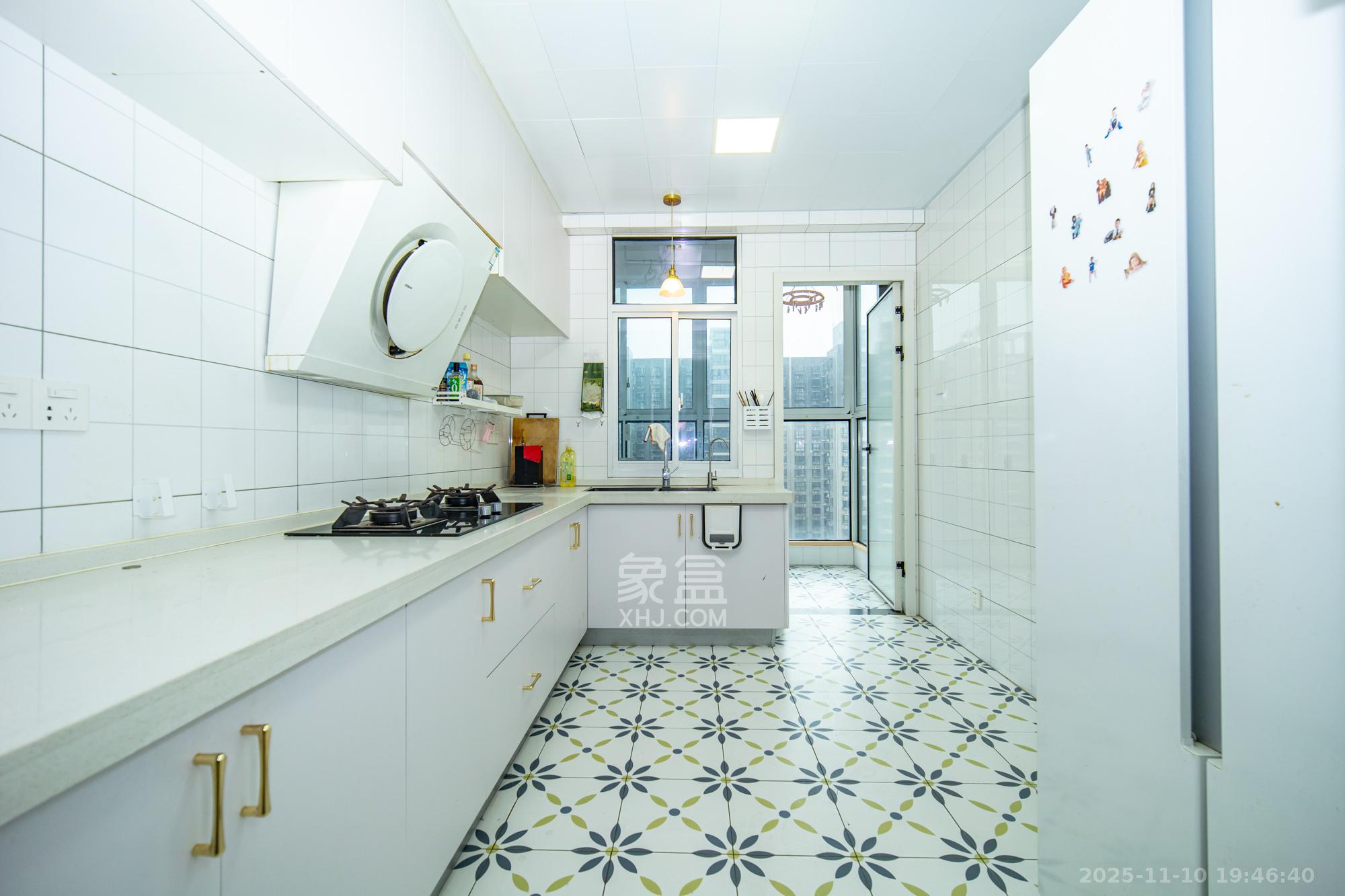 楚天世纪城东苑 4室2厅2卫 89.8万 楚天世纪城东苑 4室2厅2卫 89.8万厨房