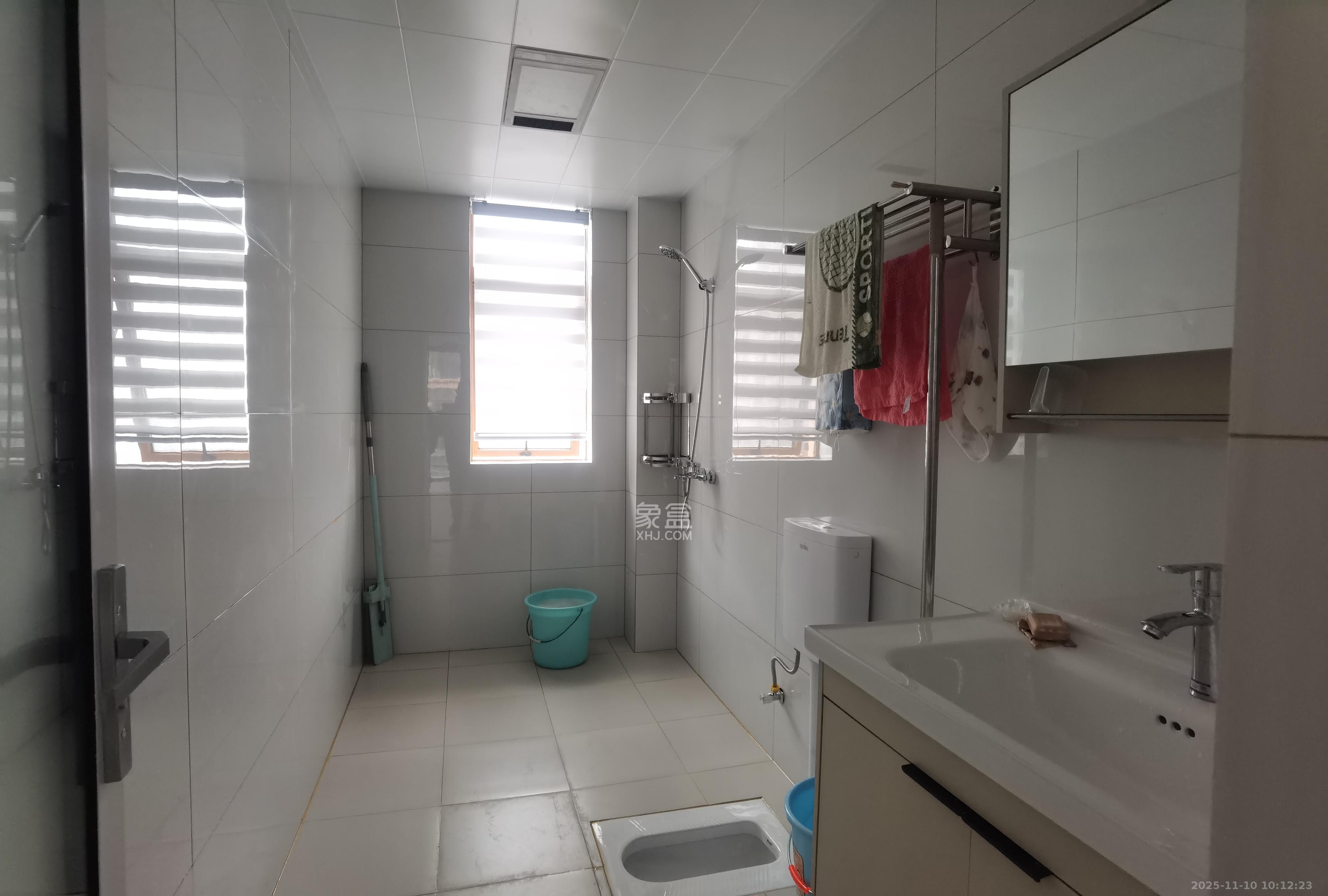 万里时代  4室2厅2卫    3000.0元/月室内图