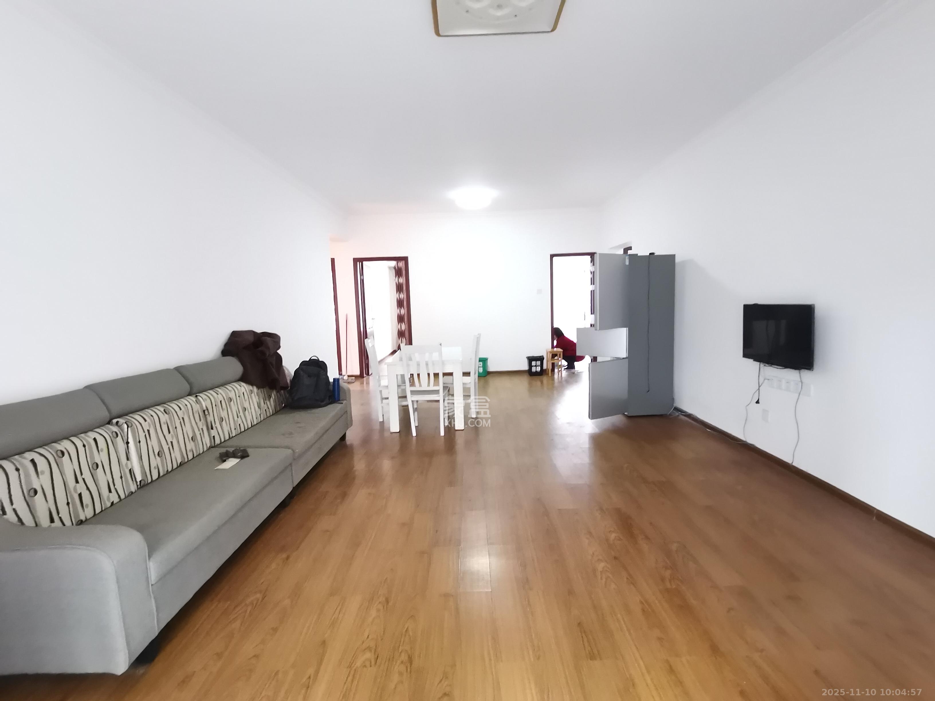 中房F联邦  4室2厅2卫    3000.0元/月室内图