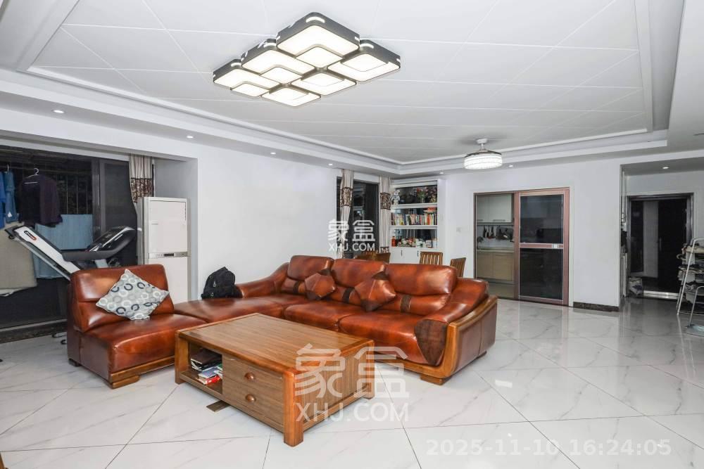 保利麓谷林语F区  4室2厅2卫    3000.0元/月