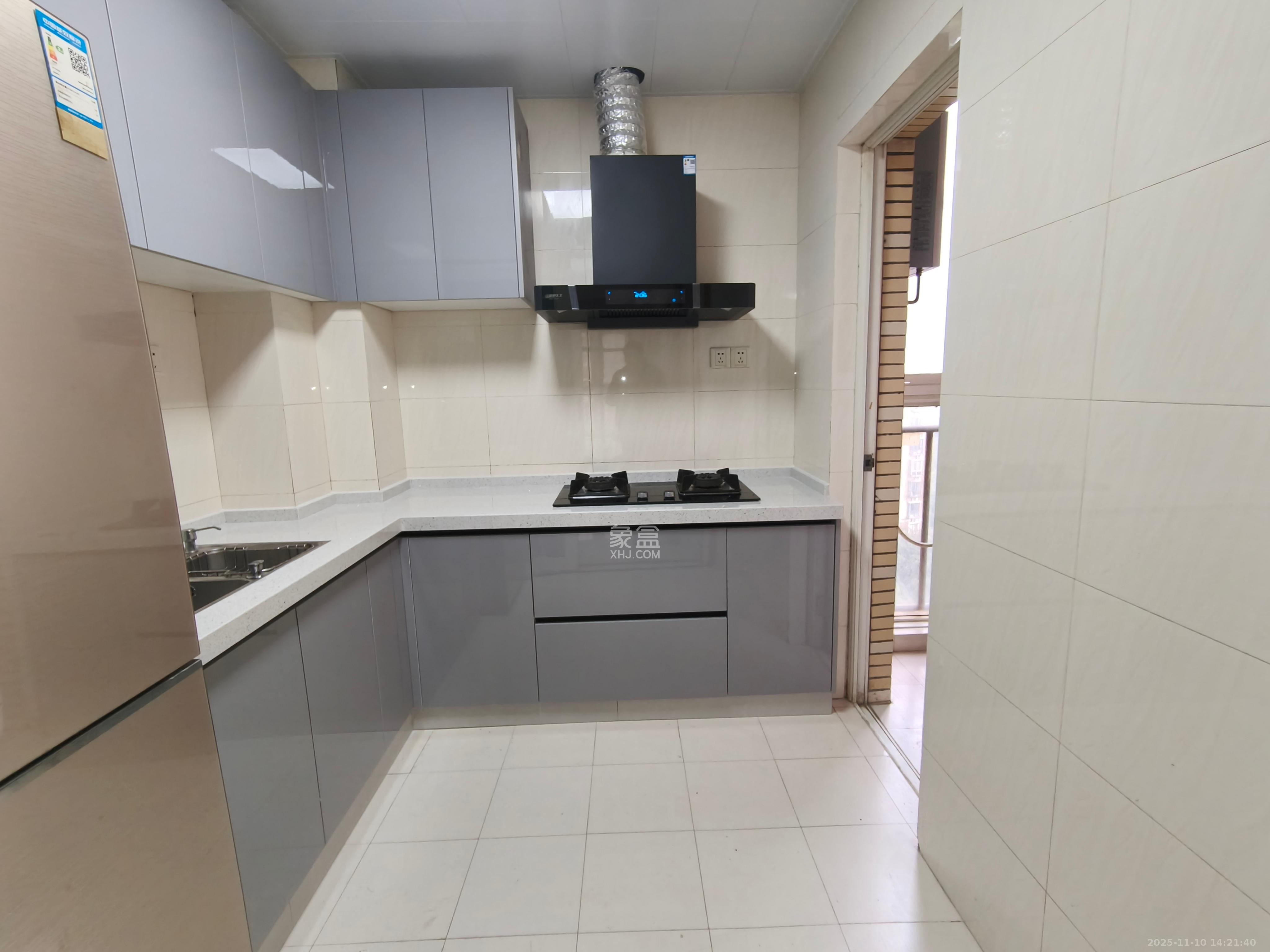 金碧文华  3室2厅2卫    2300.0元/月室内图