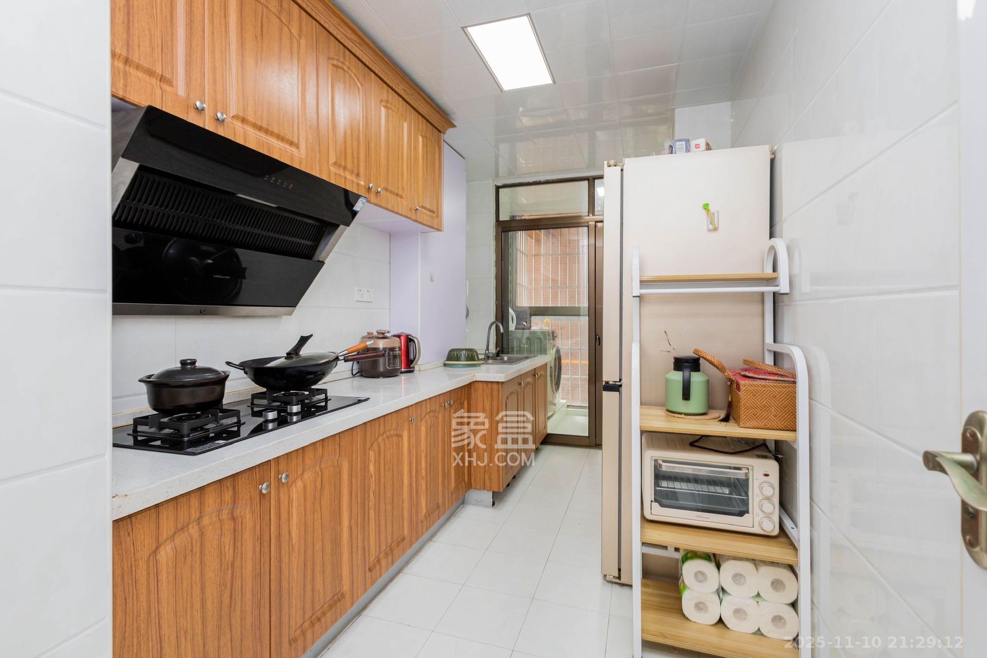 和泉嘉园  4室2厅2卫    2000.0元/月室内图