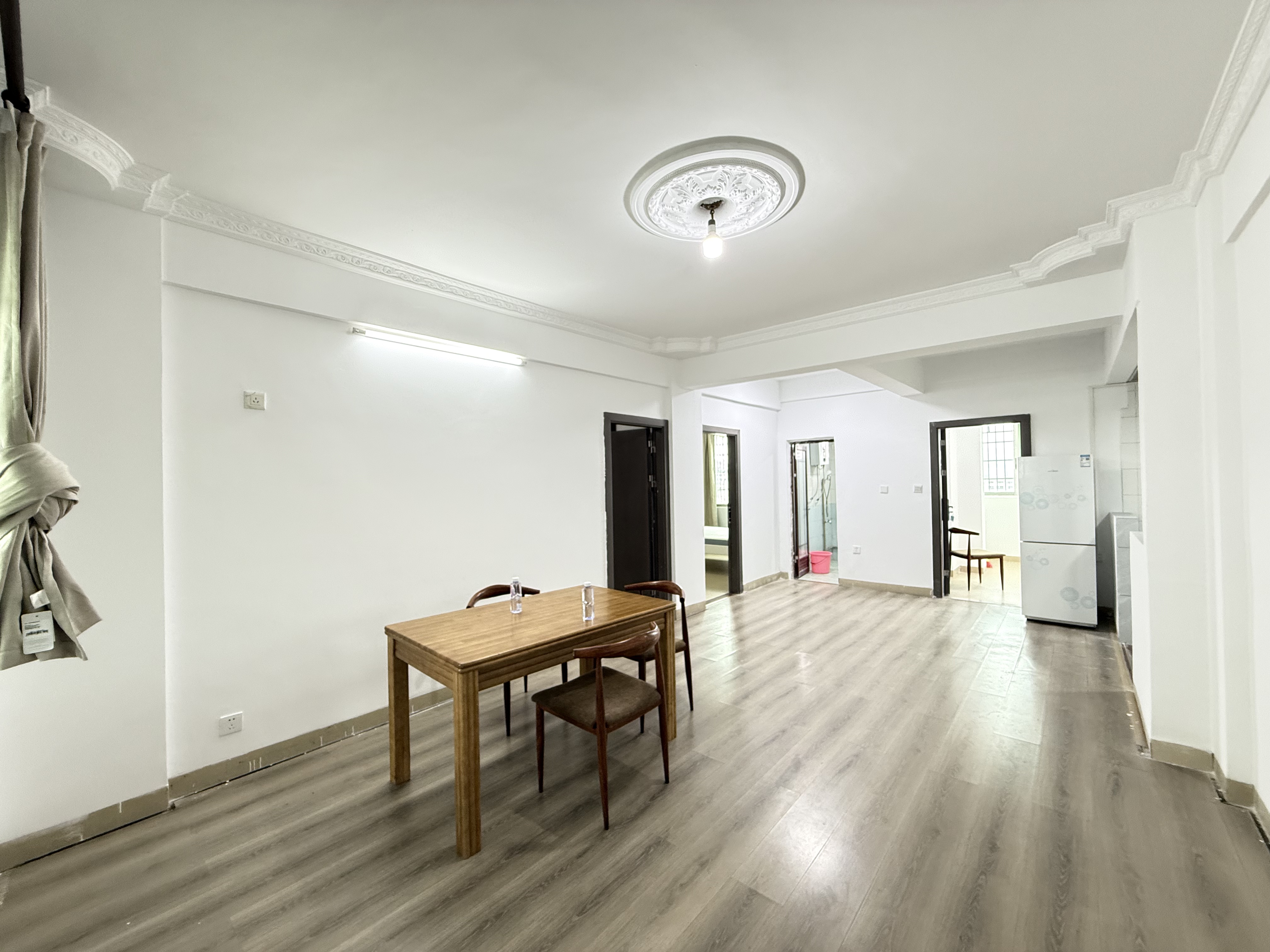 华强小区  3室2厅1卫    2100.0元/月