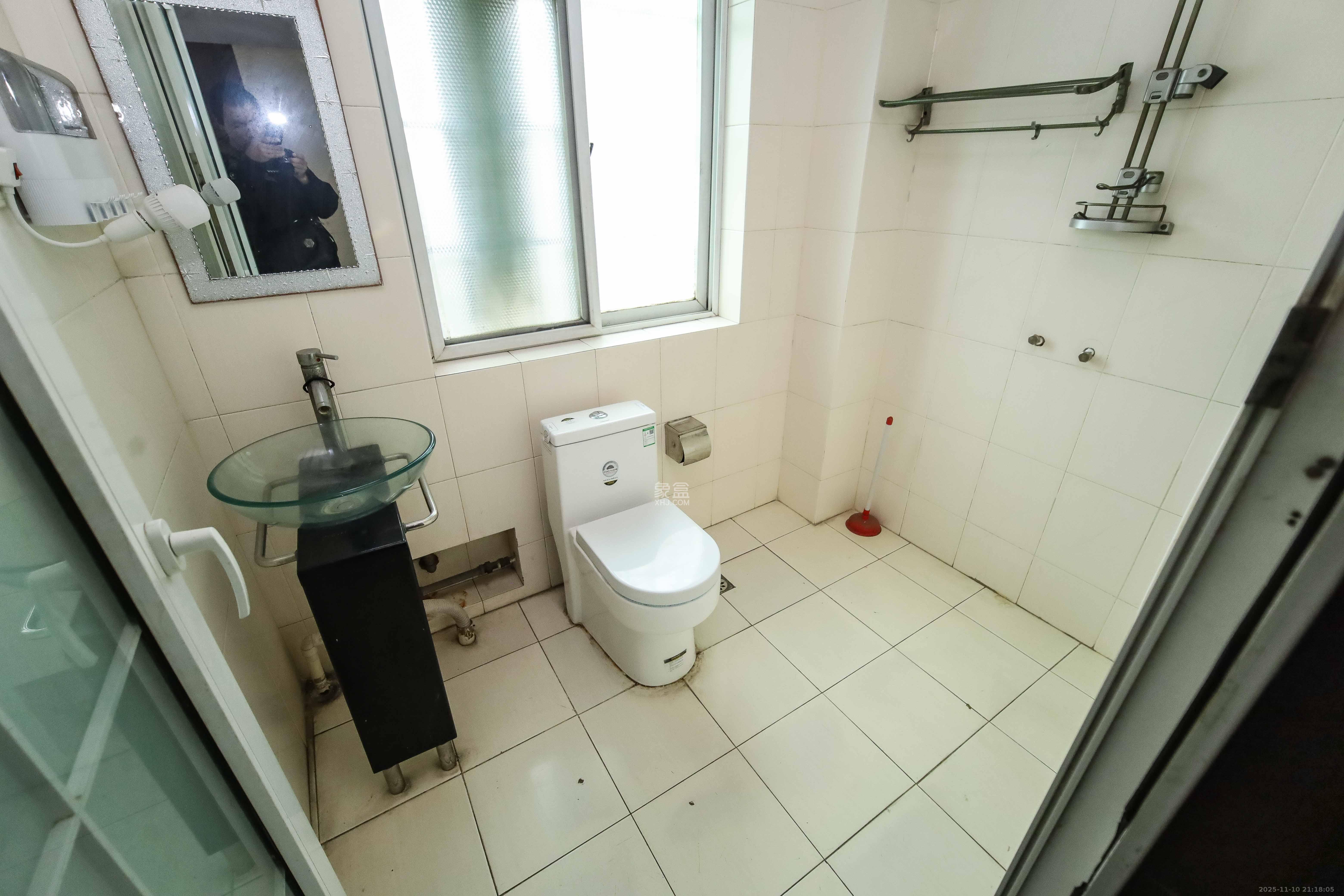 古汉城宿舍（同超集团控股公司）  3室2厅1卫    75.0万卫生间