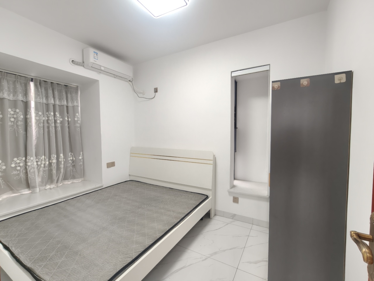 蓝海瑞园  3室2厅1卫    2700.0元/月室内图