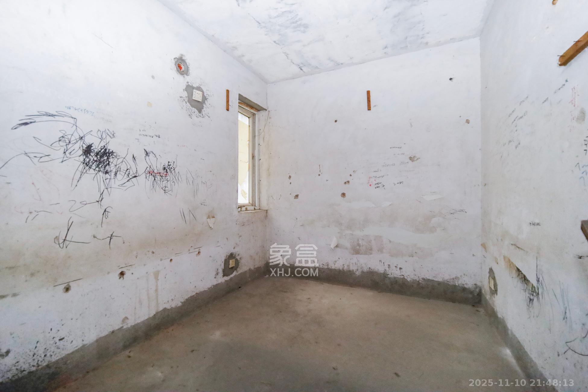 德馨园  3室2厅1卫    52.0万卧室