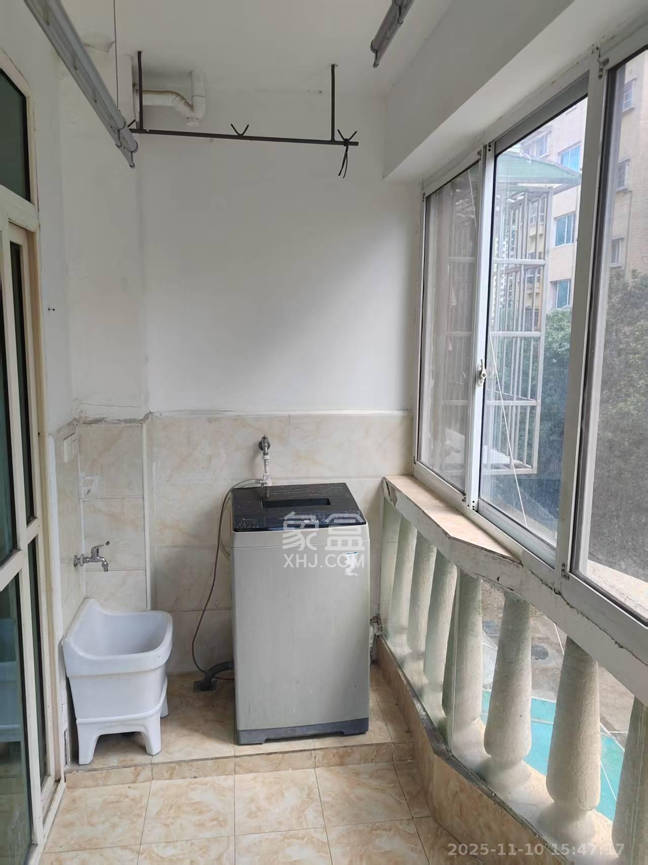 御景龙城  3室2厅2卫    1500.0元/月室内图