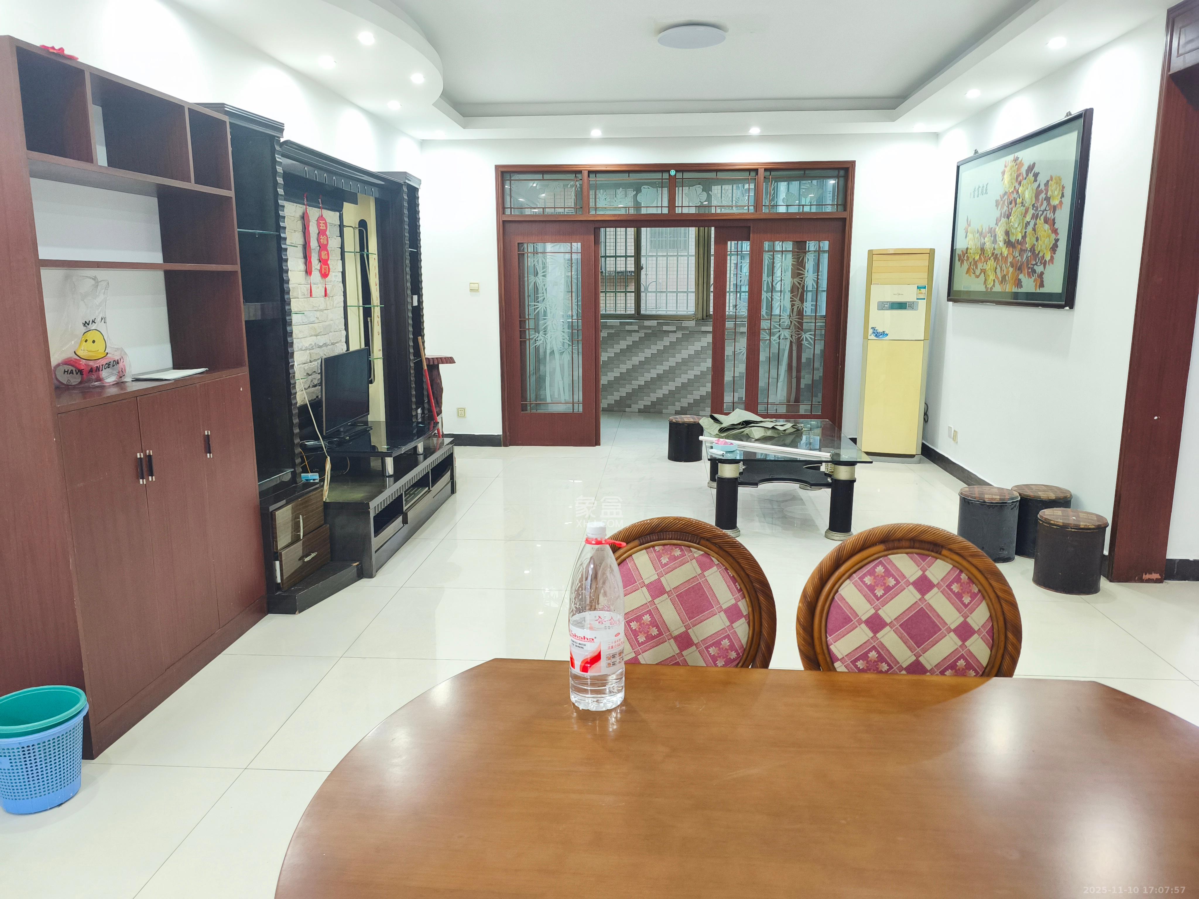 时代天骄  3室2厅2卫    2400.0元/月