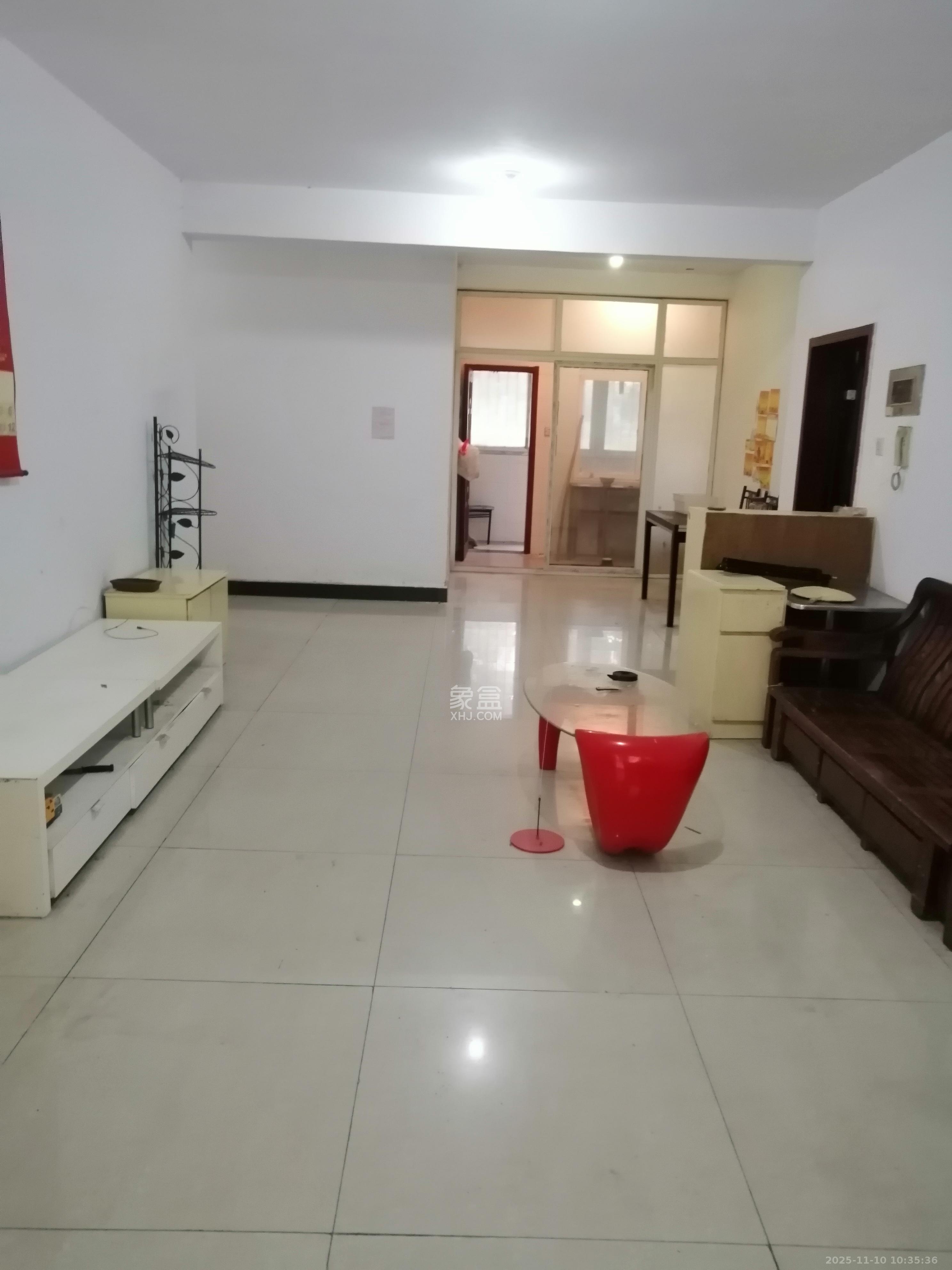 鄱阳小区  3室2厅1卫    1800.0元/月