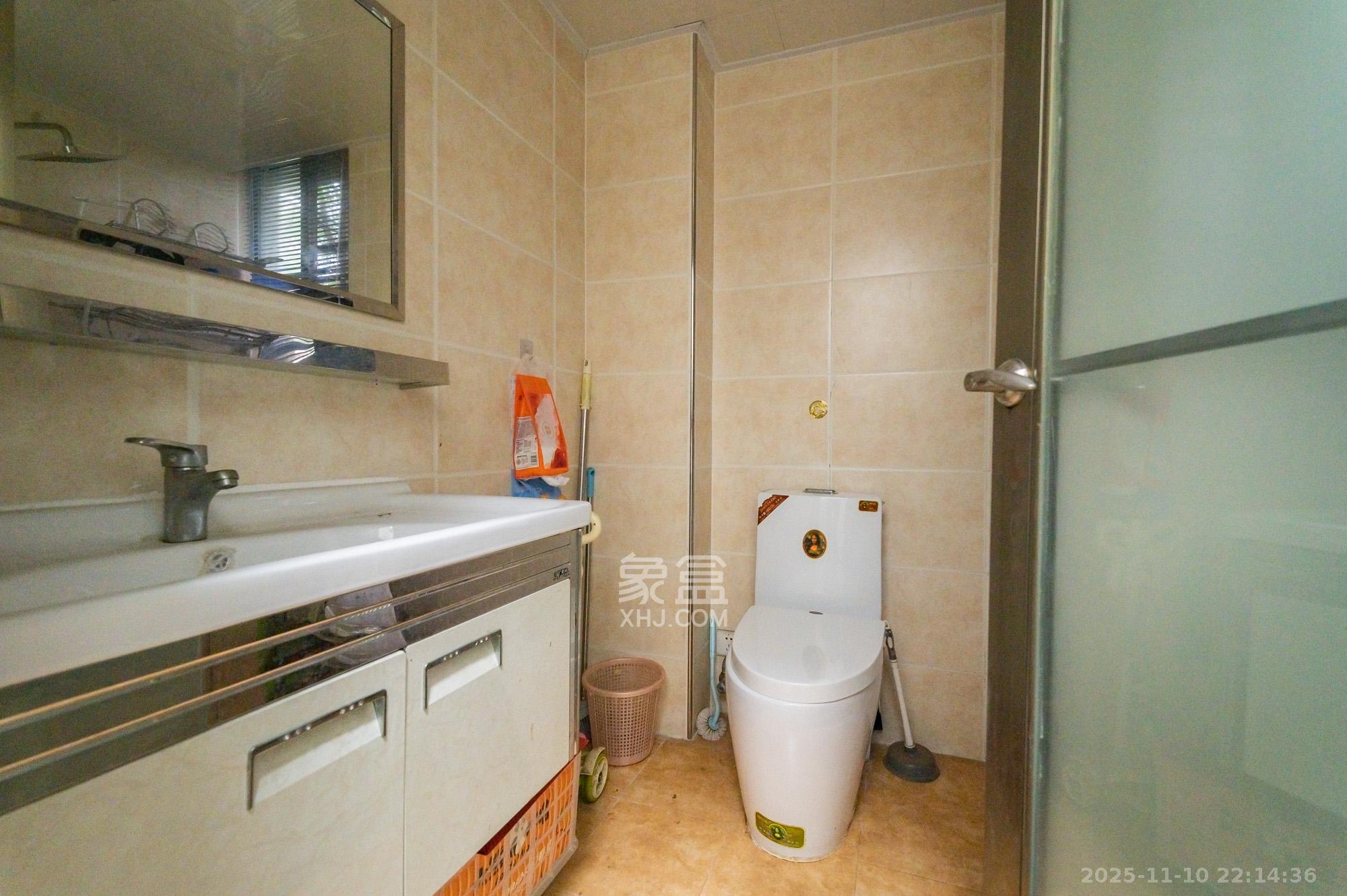 华润凤凰城三期 3室2厅2卫 84.8万 华润凤凰城三期 3室2厅2卫 84.8万卫生间