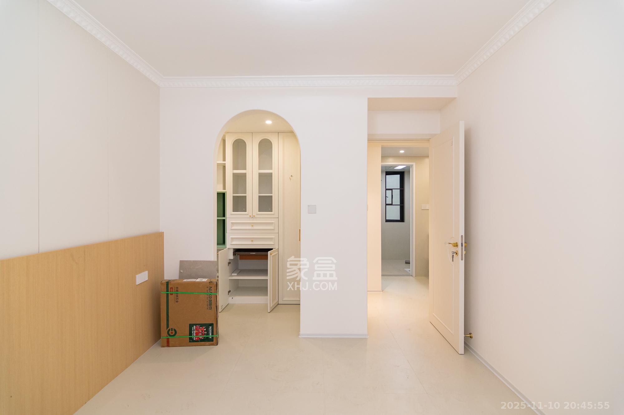 金辉优步学府  4室2厅2卫    102.8万卧室