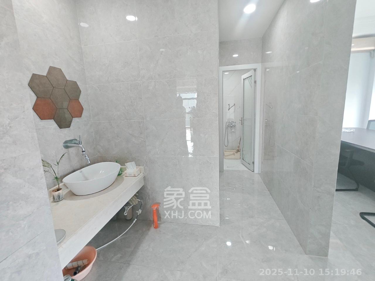 荣盛花语馨苑  1室1厅2卫    4900.0元/月室内图