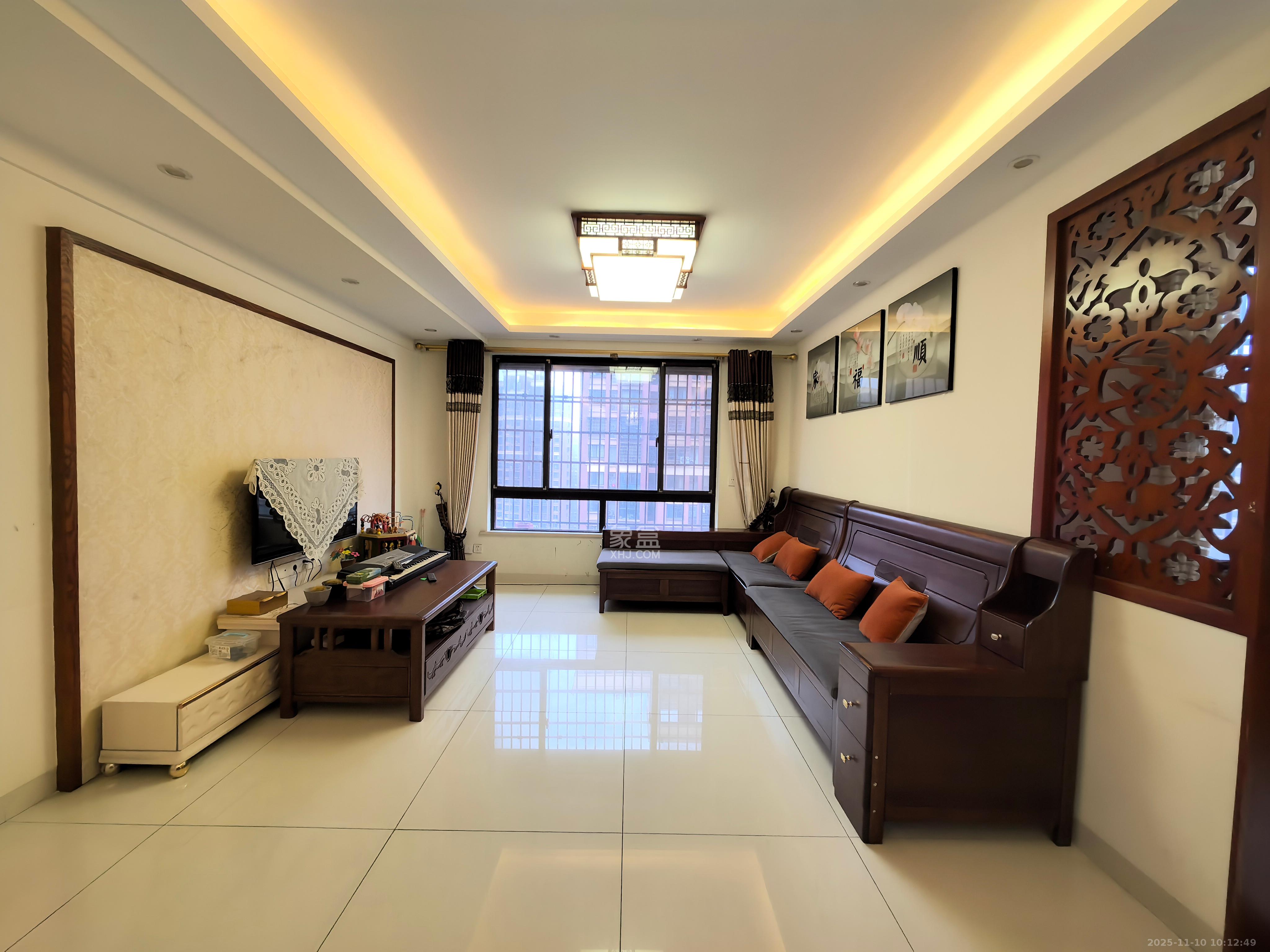 新城国际花都  3室2厅1卫    1800.0元/月室内图1