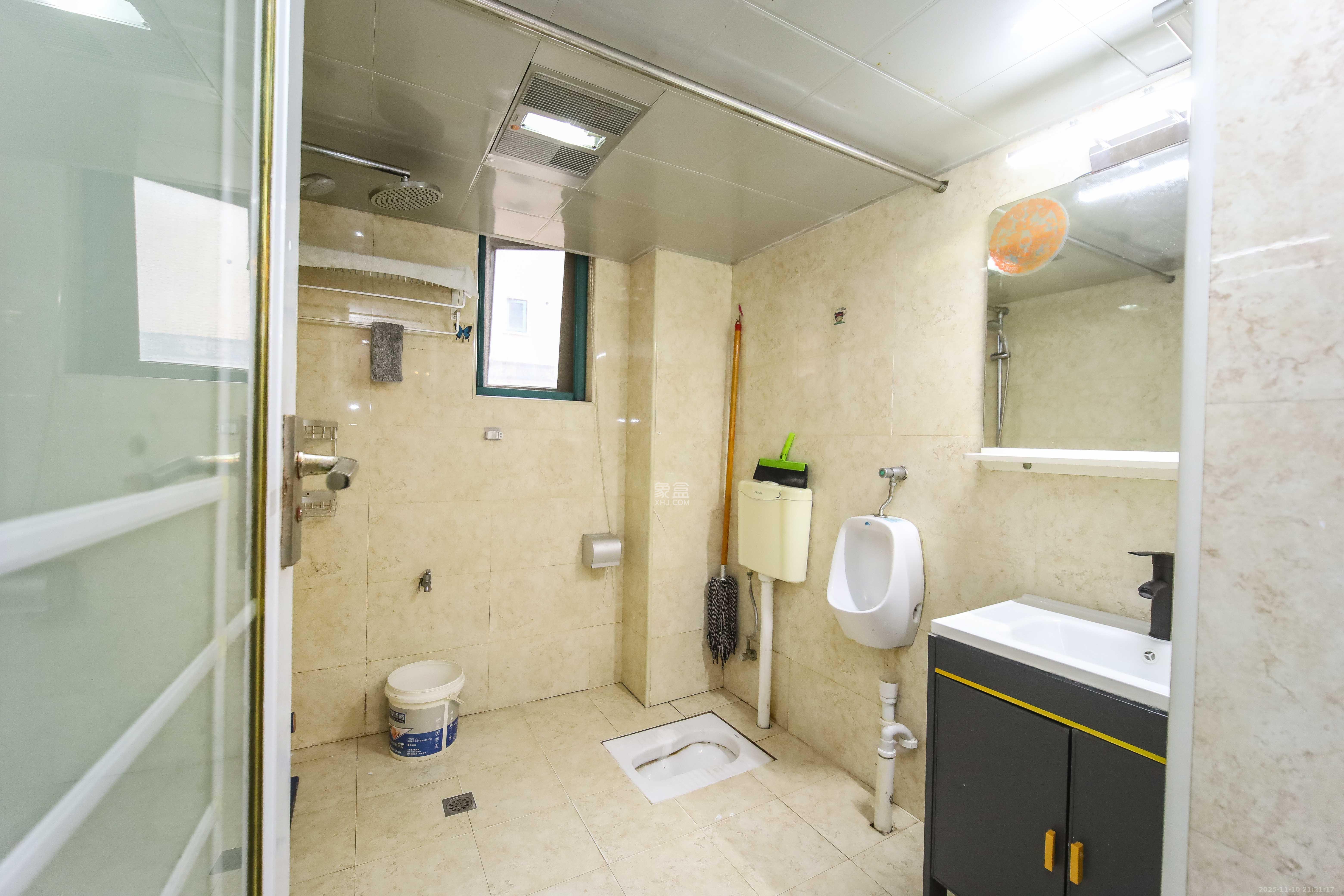 东玺门  2室1厅1卫    71.88万卫生间