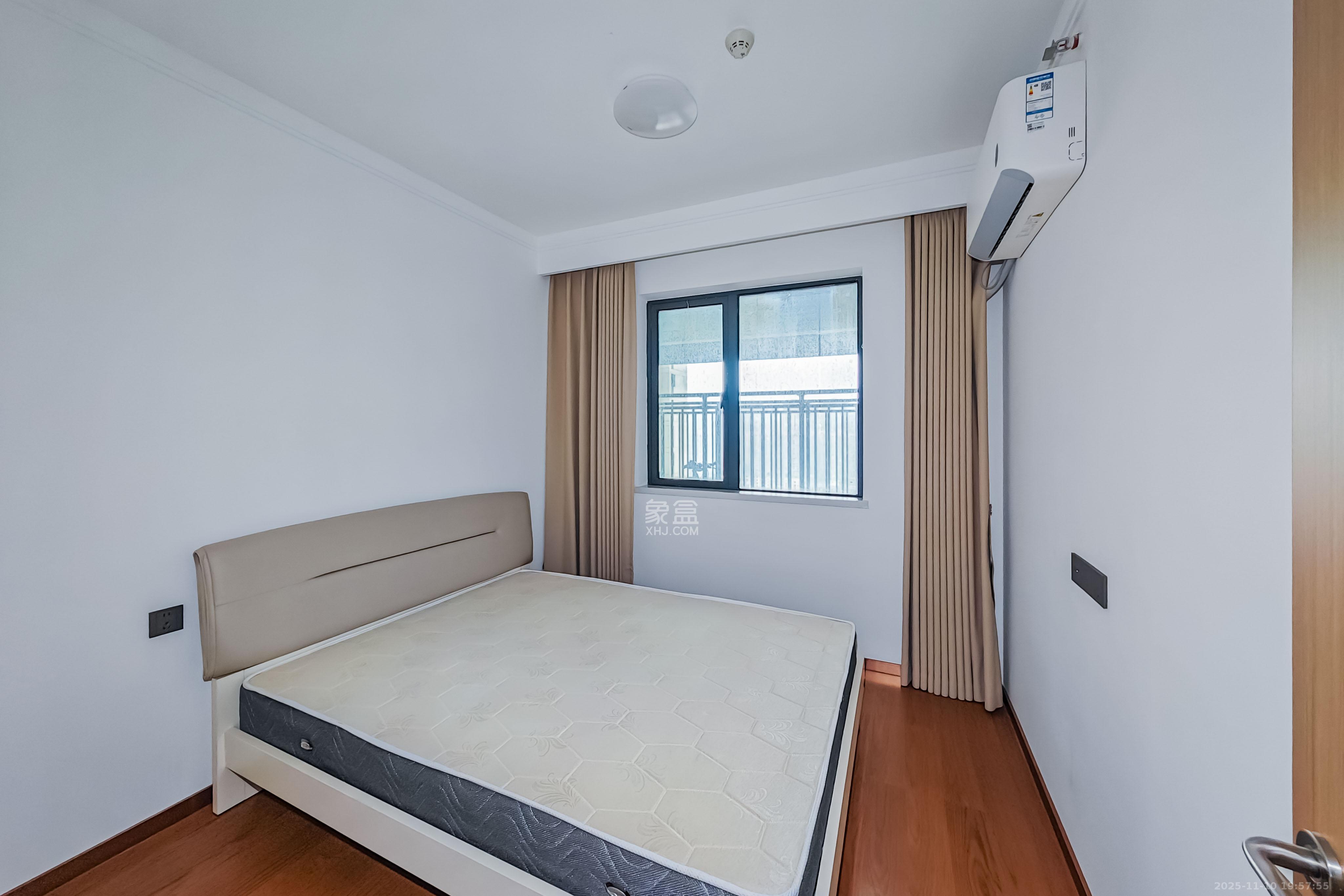 旭辉雨花郡  3室2厅2卫    153.0万卧室