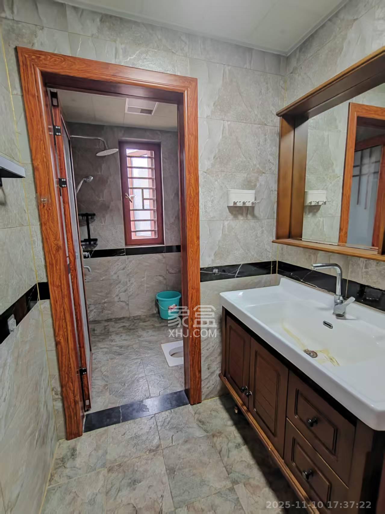 保利香槟国际  3室2厅2卫    2500.0元/月室内图