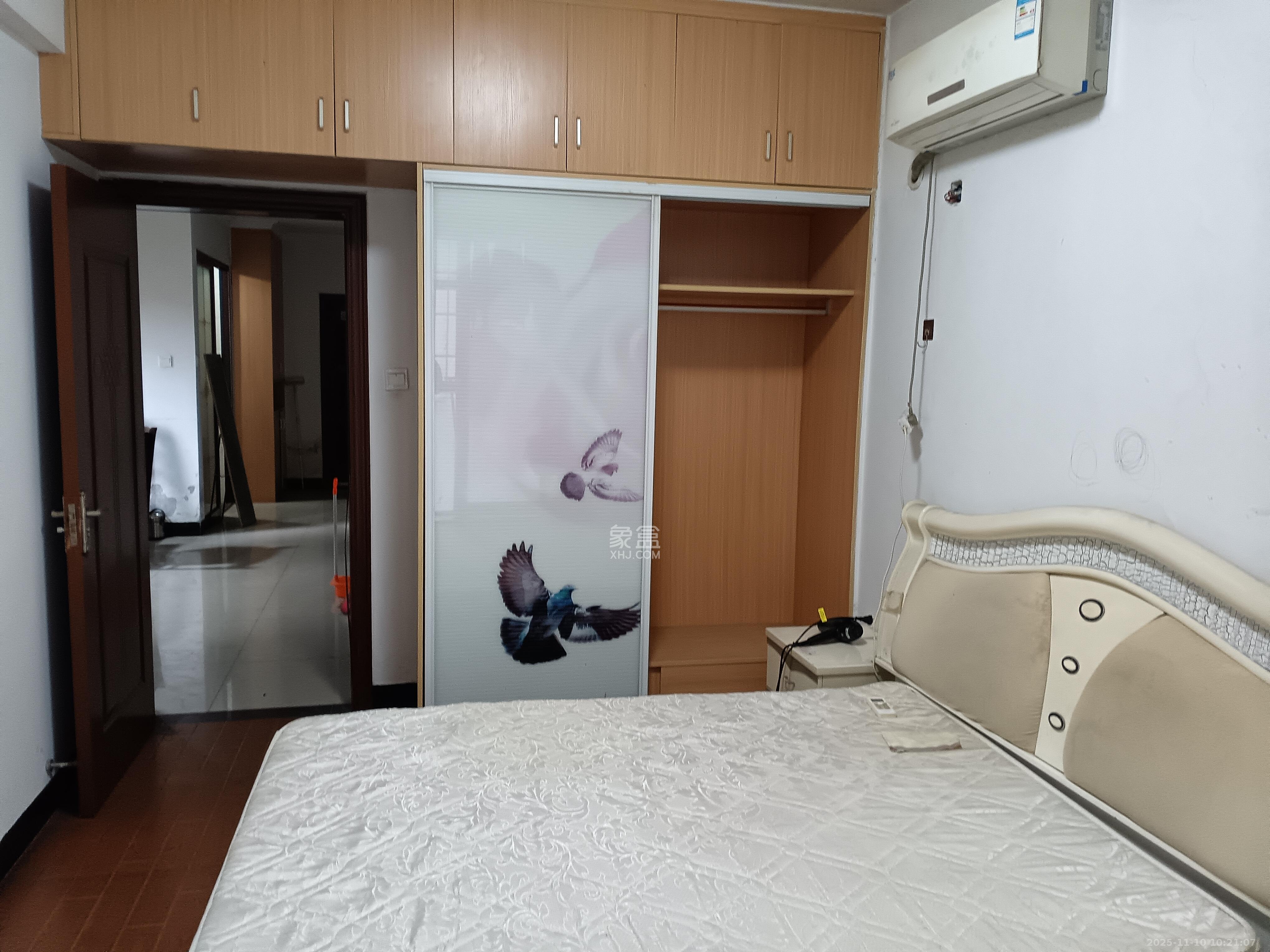 茶山馨苑  3室2厅1卫    2000.0元/月