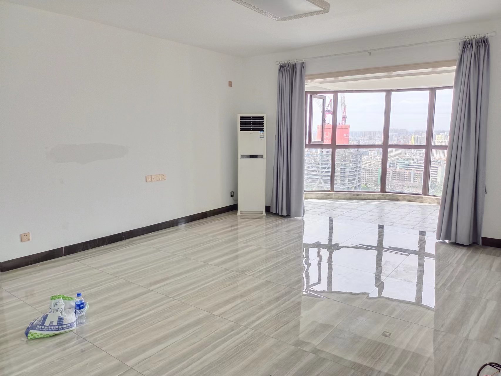 国兴城（B区）  3室2厅2卫    4300.0元/月