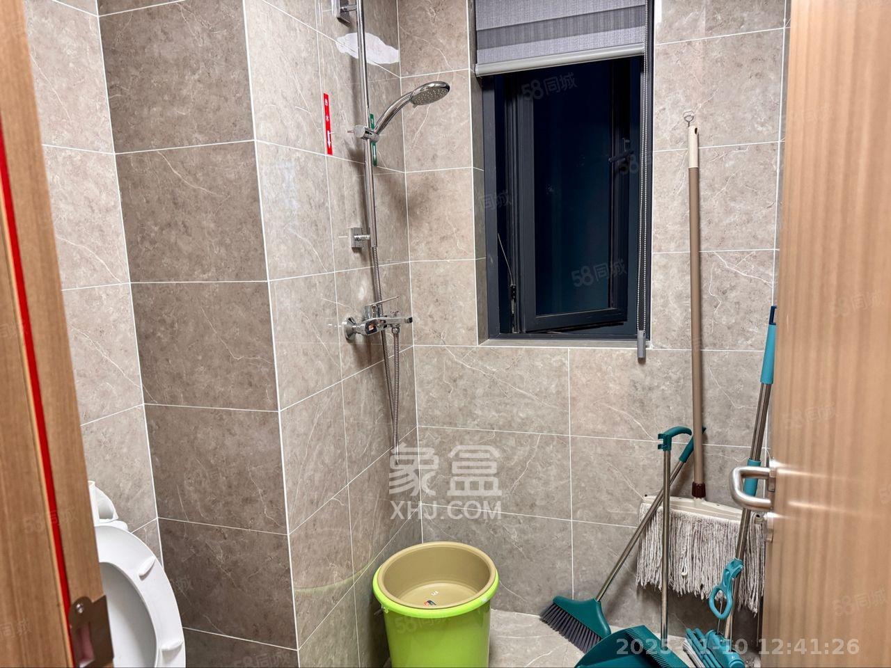 华润凯旋门一期  3室2厅2卫    3300.0元/月室内图