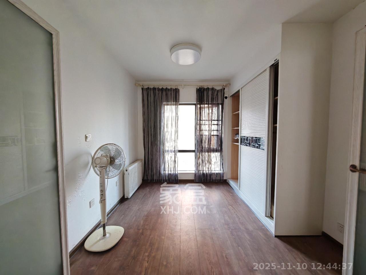 达美D6区 4室2厅2卫 3500.0元/月 达美D6区 4室2厅2卫 3500.0元/月室内图