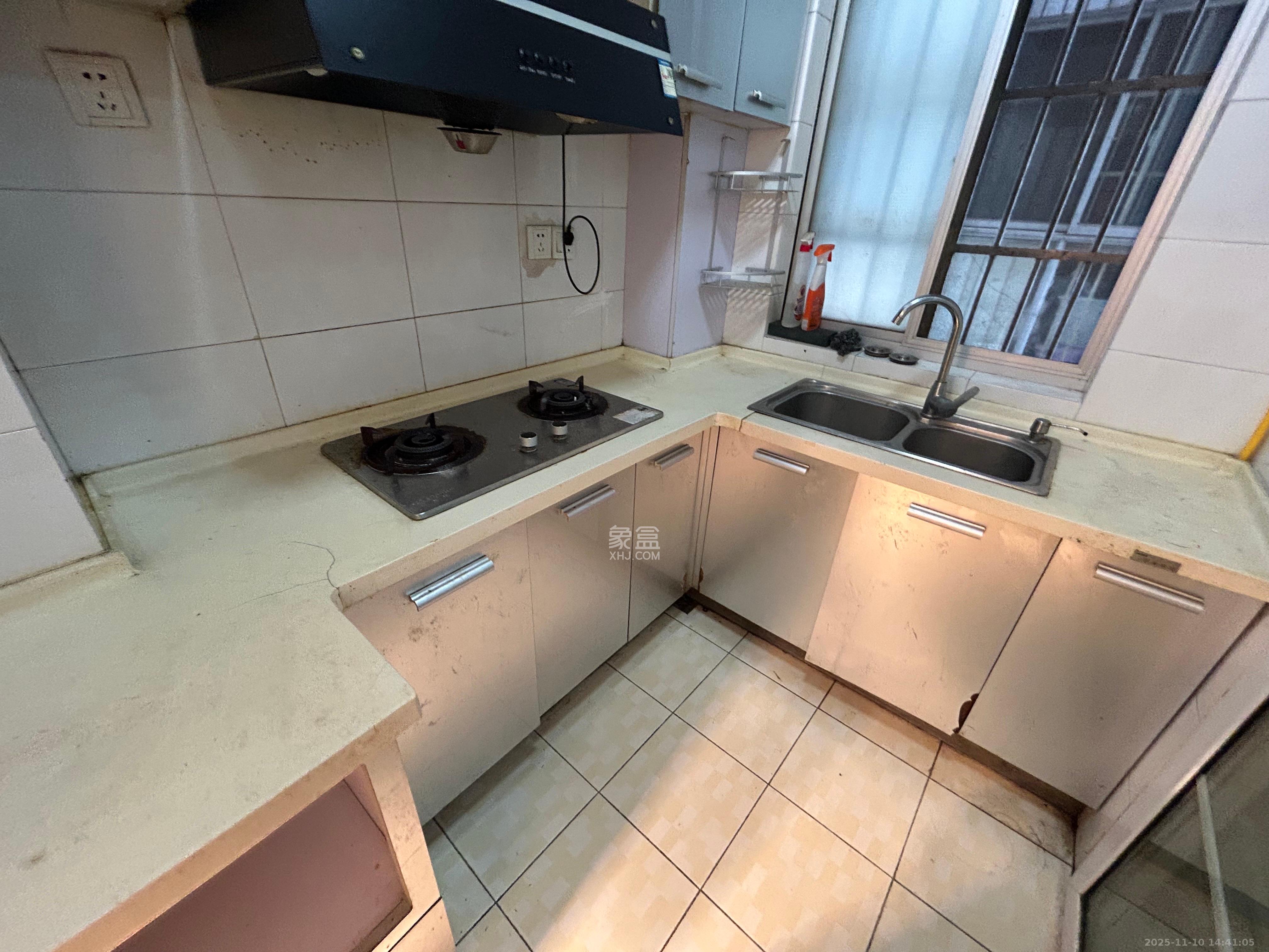 东方新世界  1室1厅1卫    1500.0元/月室内图