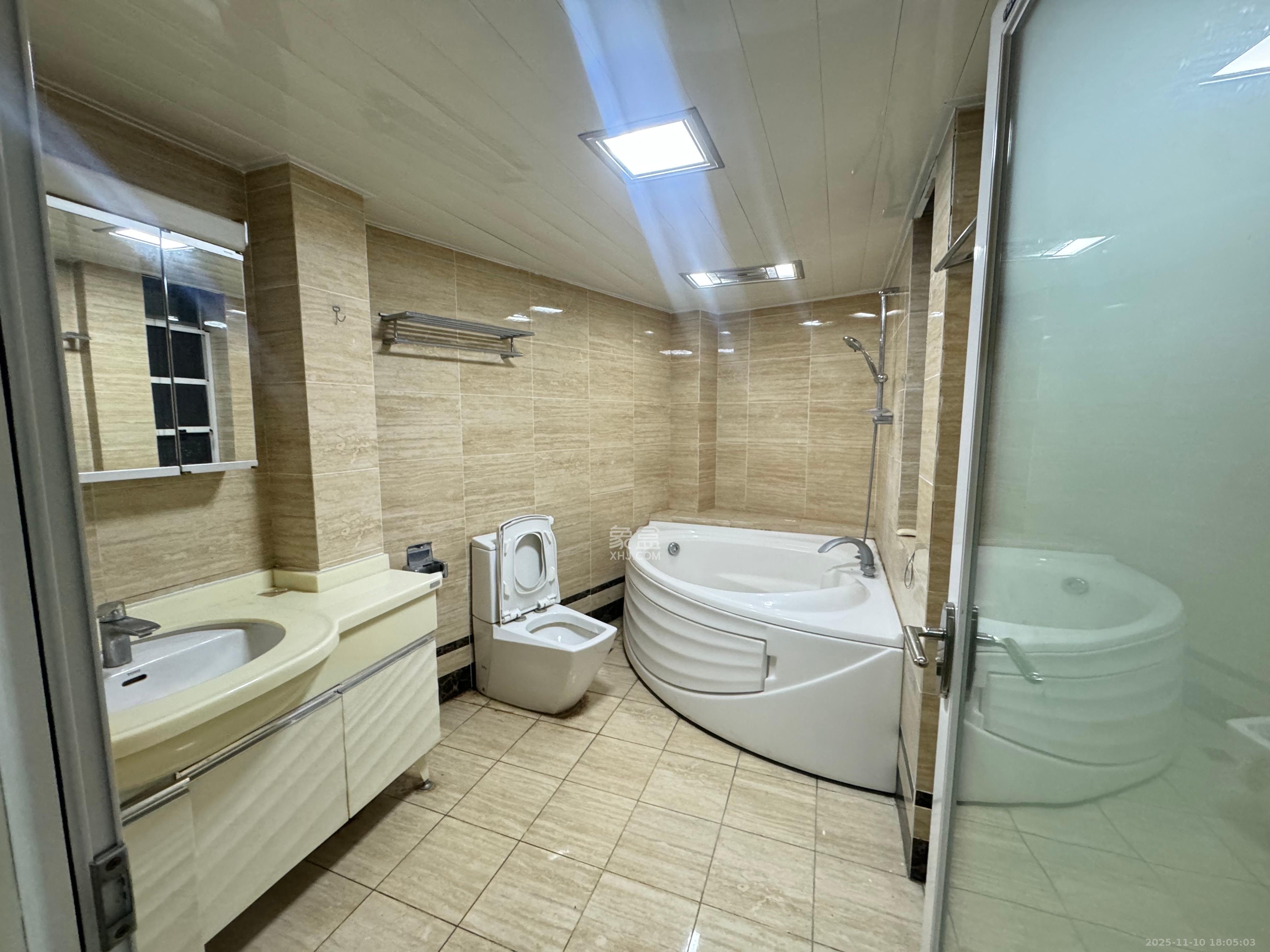 新城新世界一二三期  3室1厅1卫    3000.0元/月室内图