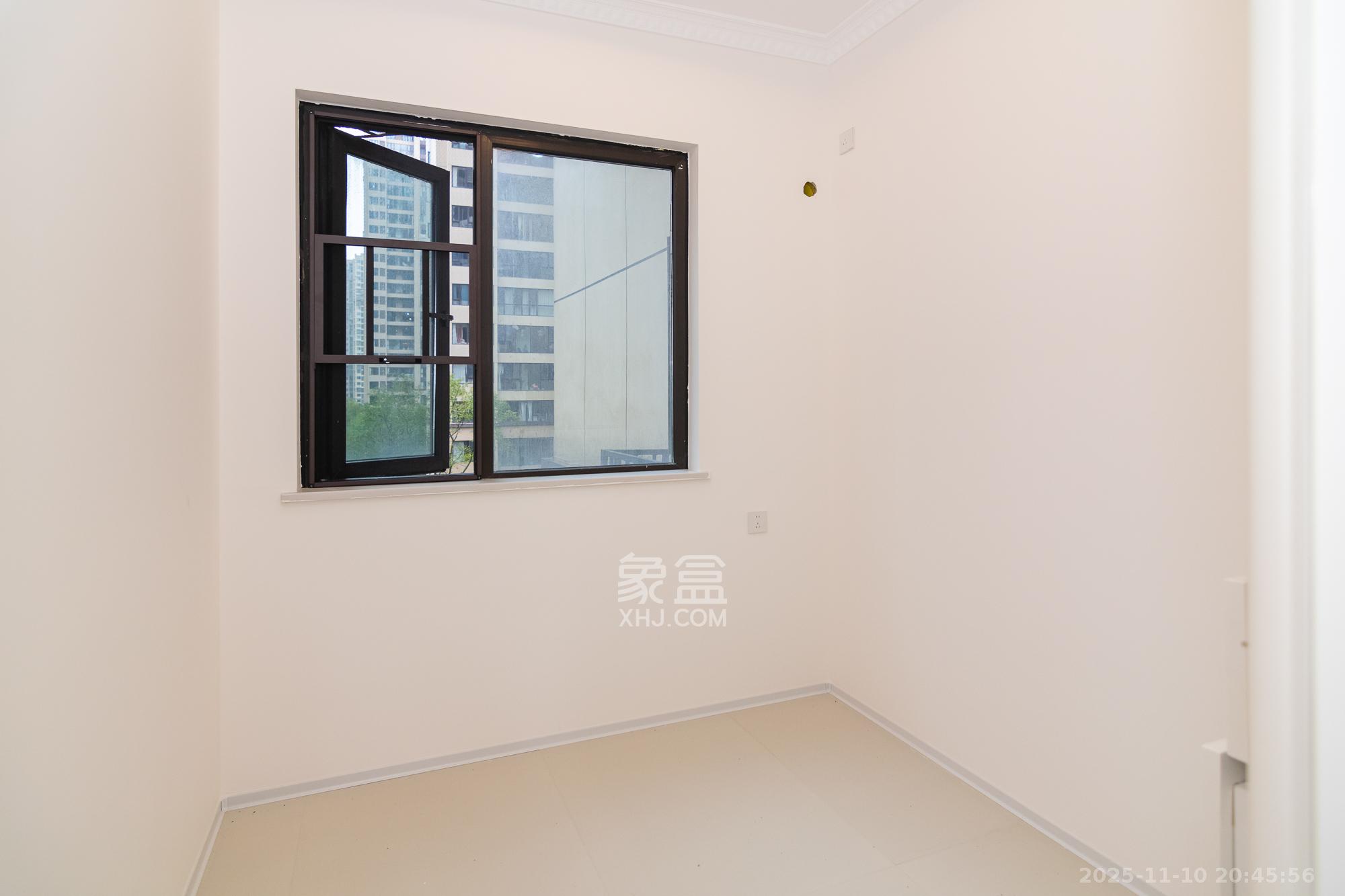 金辉优步学府 4室2厅2卫 102.8万 金辉优步学府 4室2厅2卫 102.8万卧室