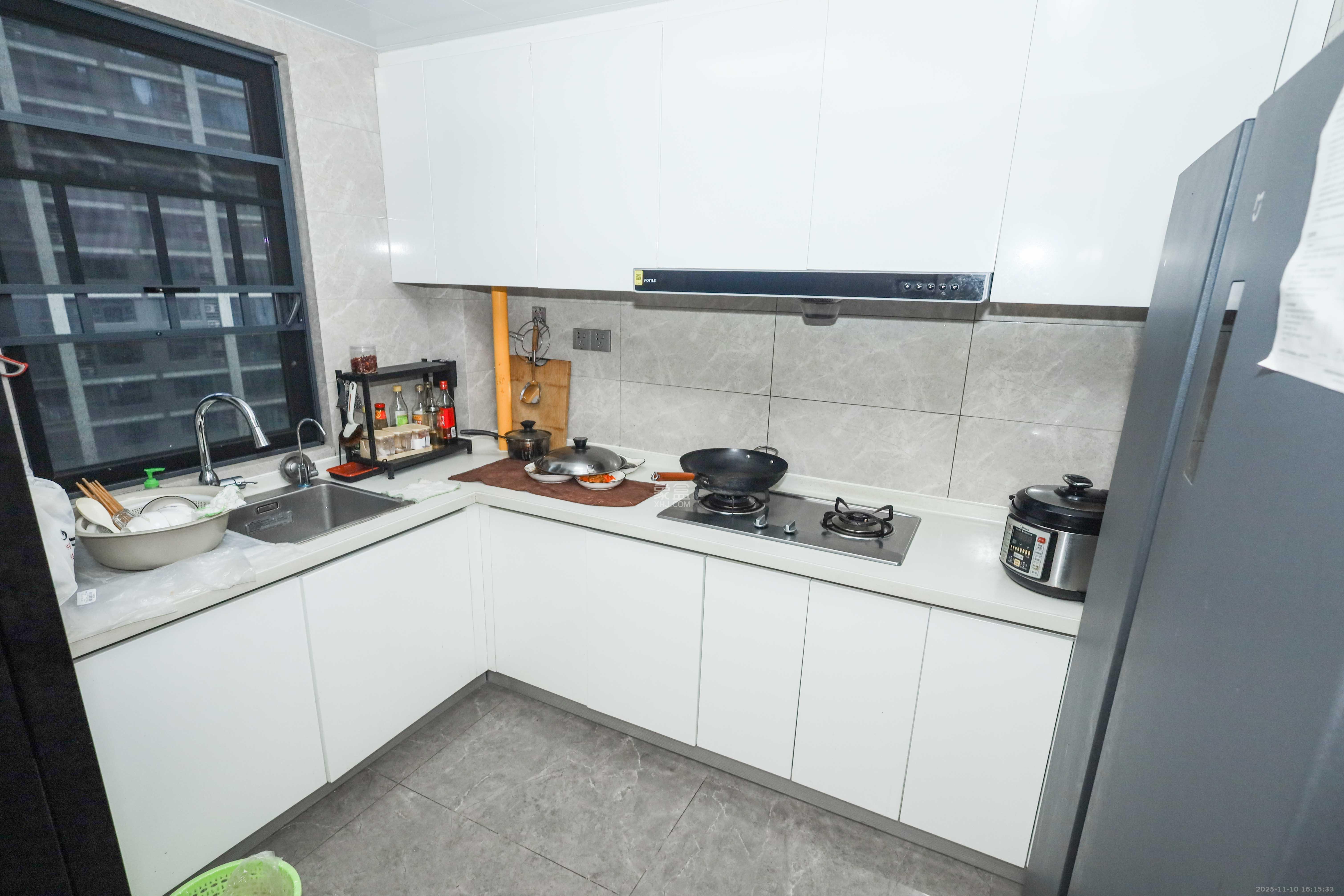 中海阅溪府 4室2厅2卫 190.0万 中海阅溪府 4室2厅2卫 190.0万厨房