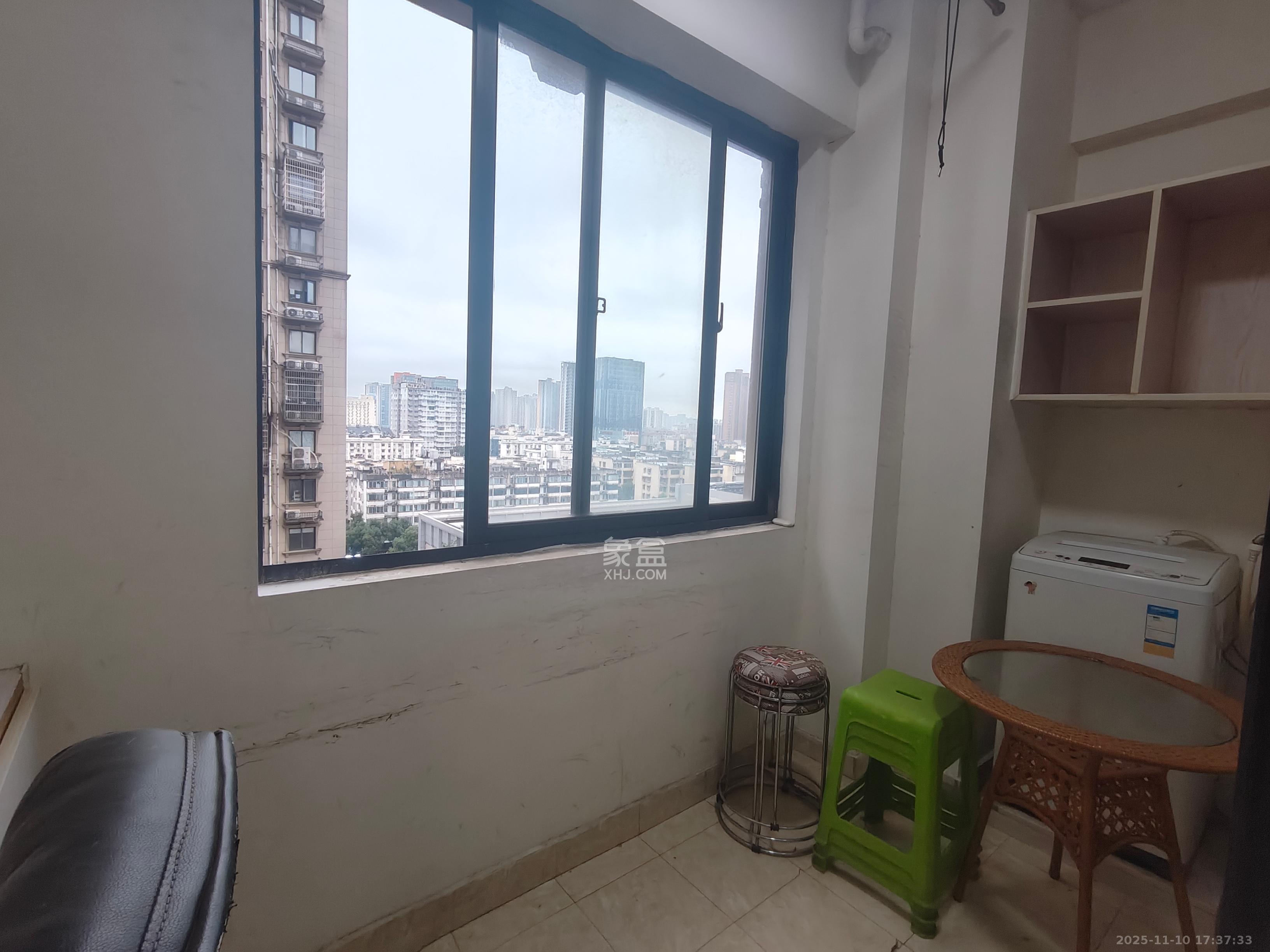 阳光锦城  1室1厅1卫    1300.0元/月室内图