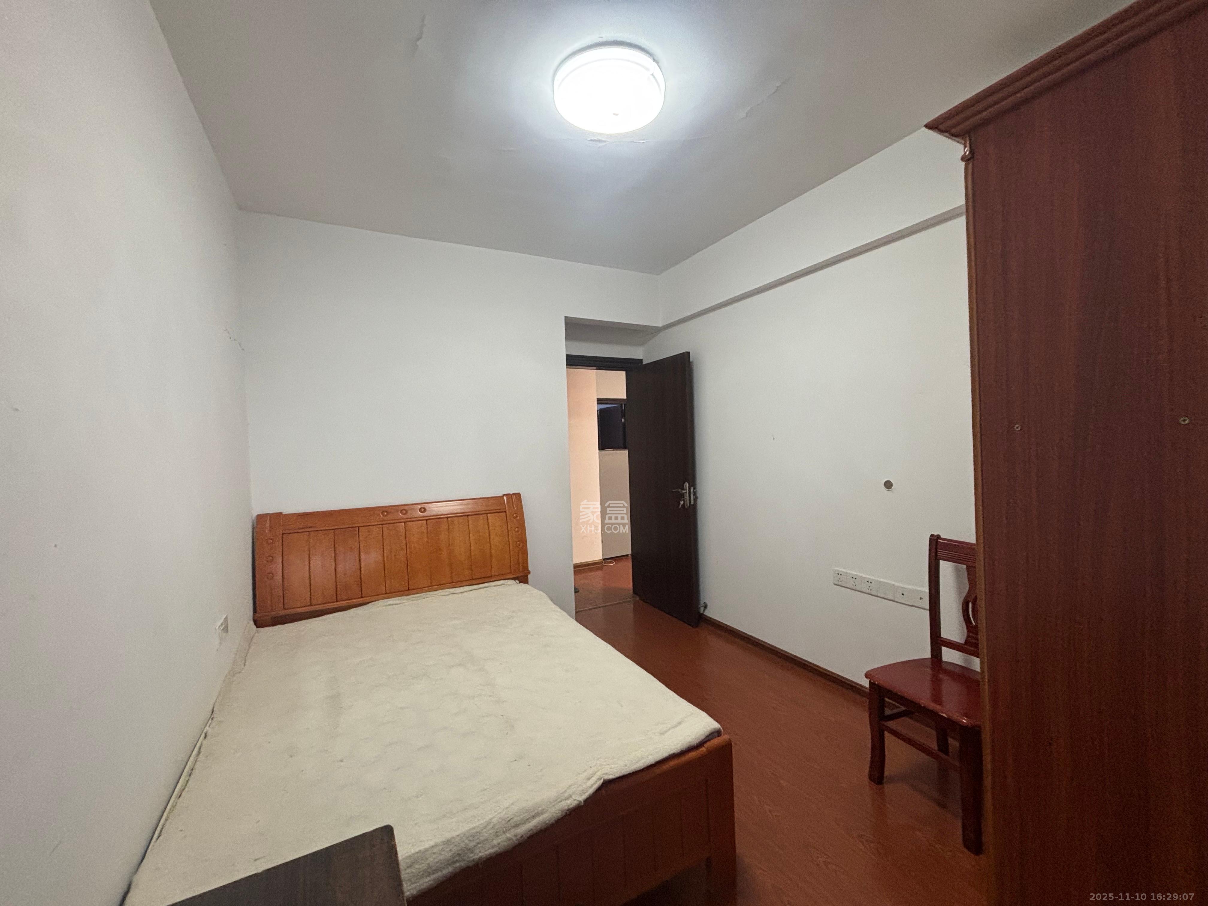 融科东南海  2室2厅1卫    1800.0元/月室内图