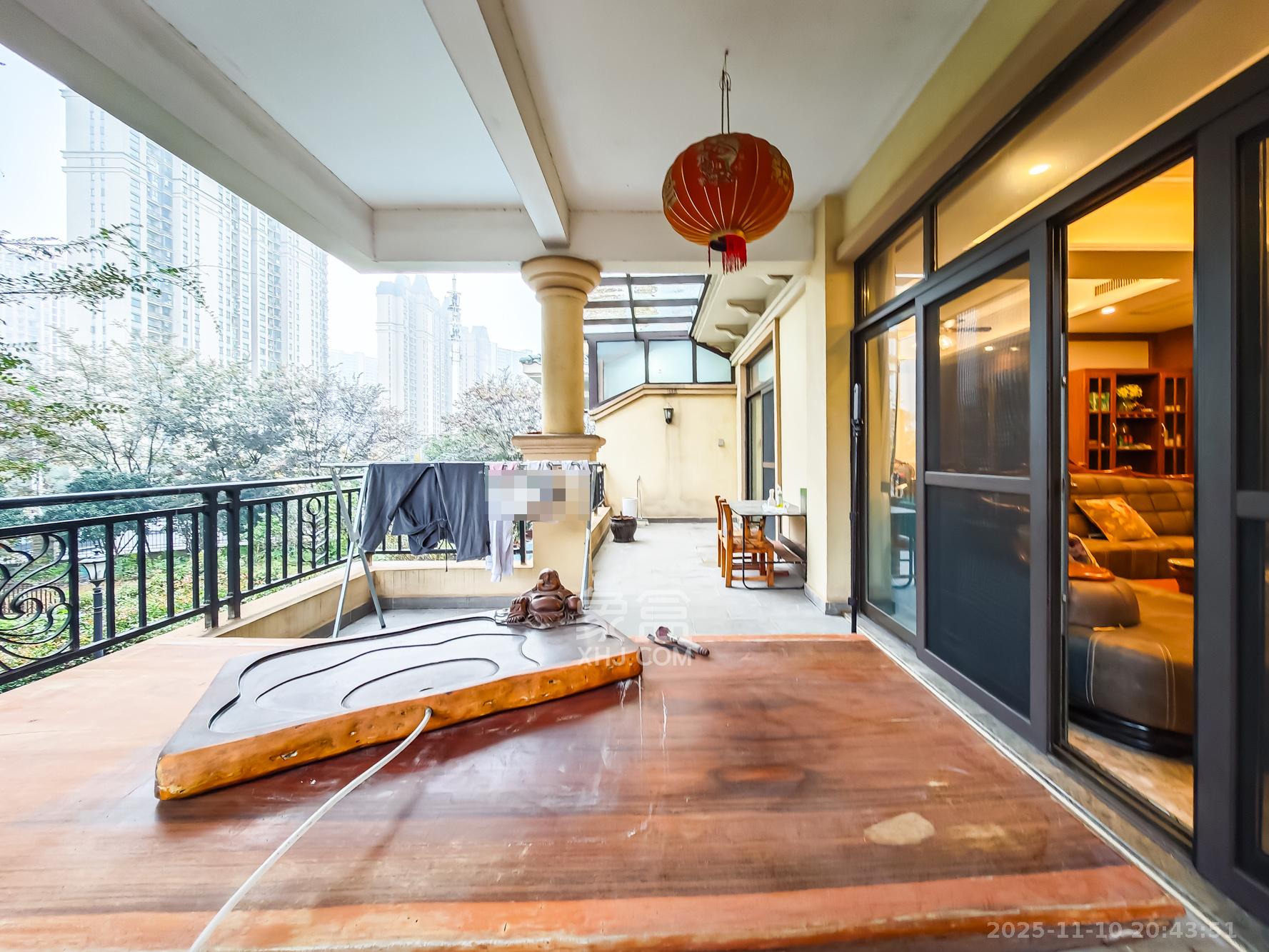 恒大御景天下城一期  3室2厅2卫    145.0万阳台