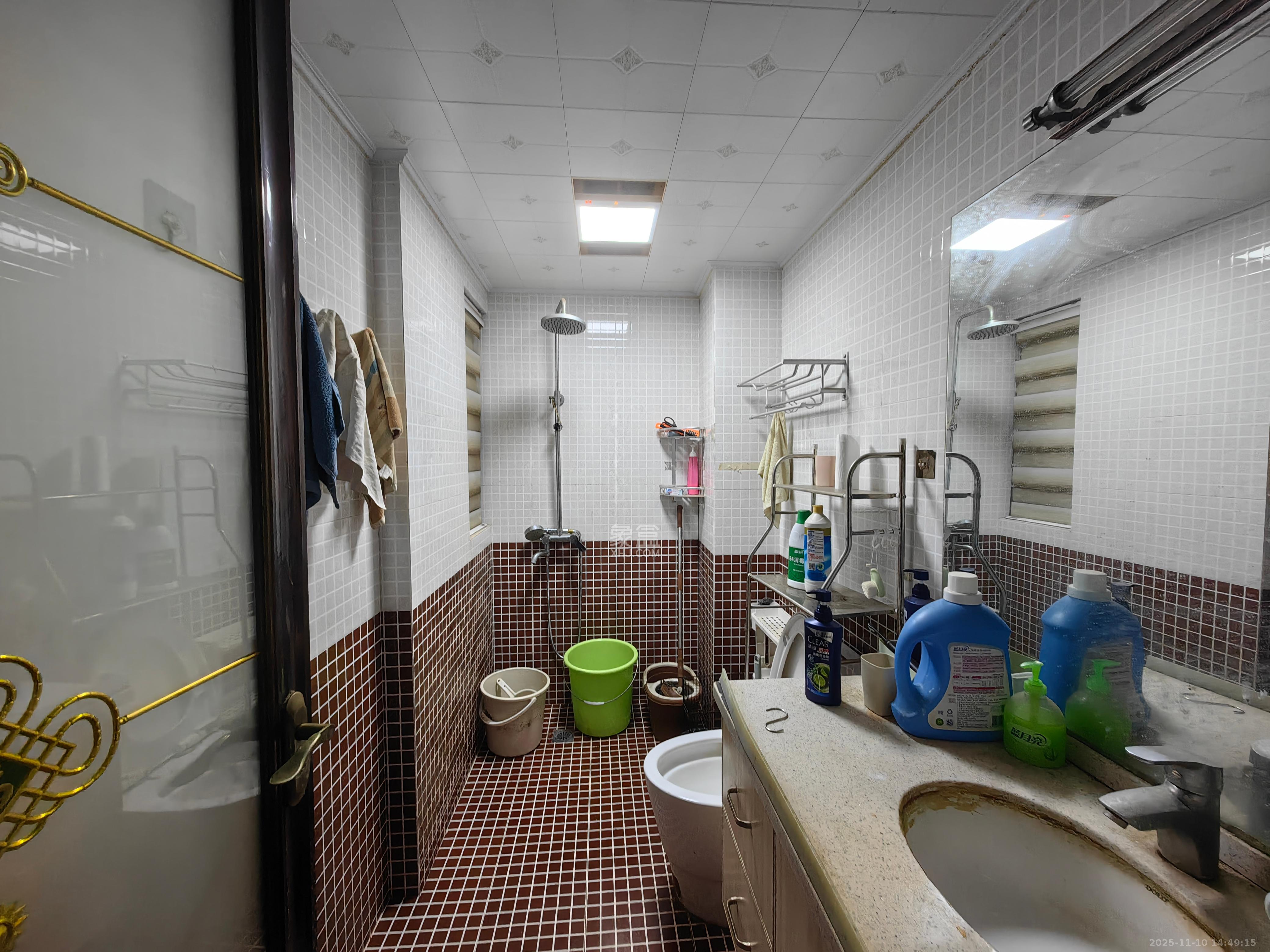 海伦春天  3室2厅2卫    2400.0元/月室内图