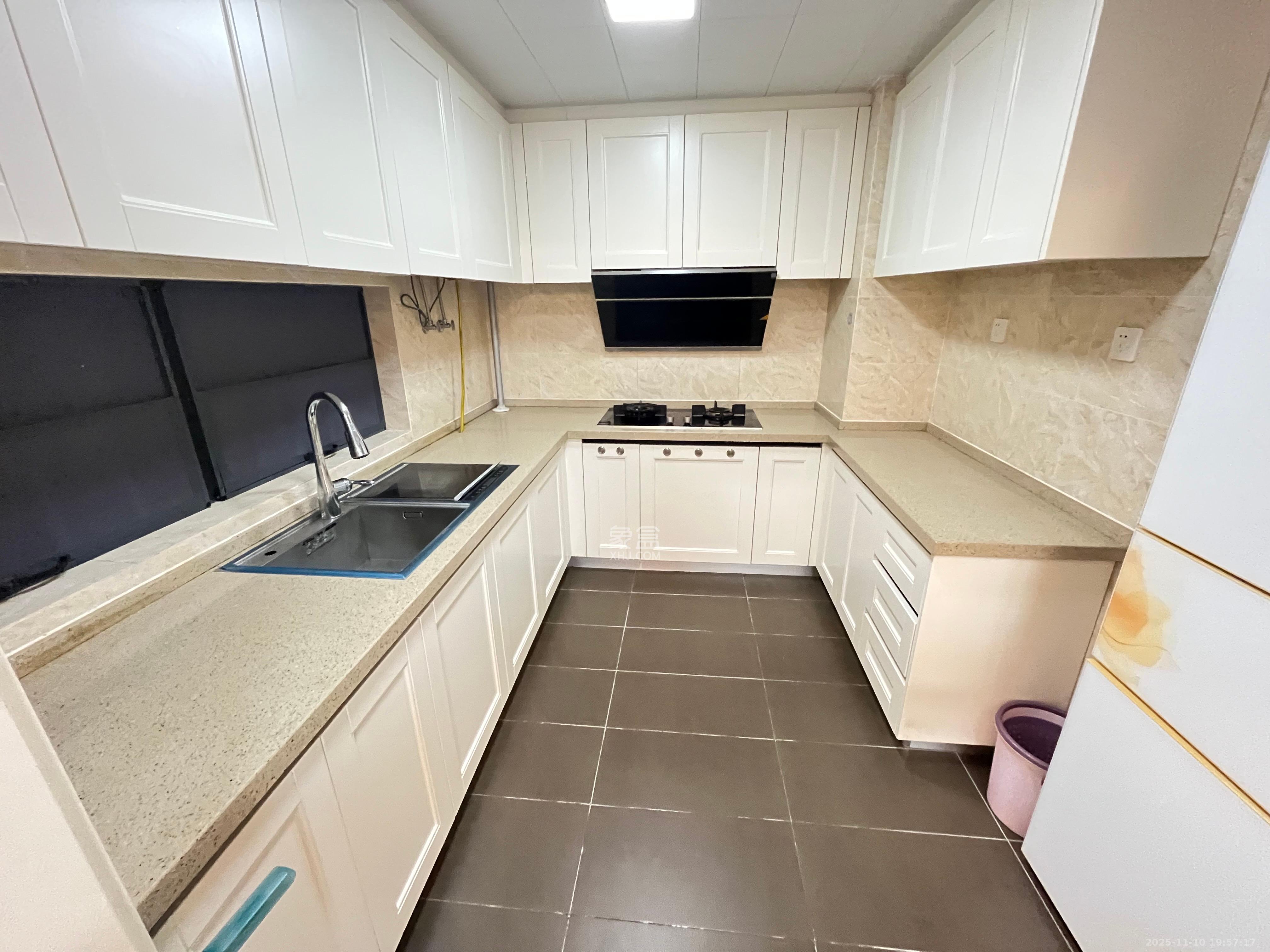 万科魅力之城锋镜里 4室2厅2卫 2798.0元/月 万科魅力之城锋镜里 4室2厅2卫 2798.0元/月室内图