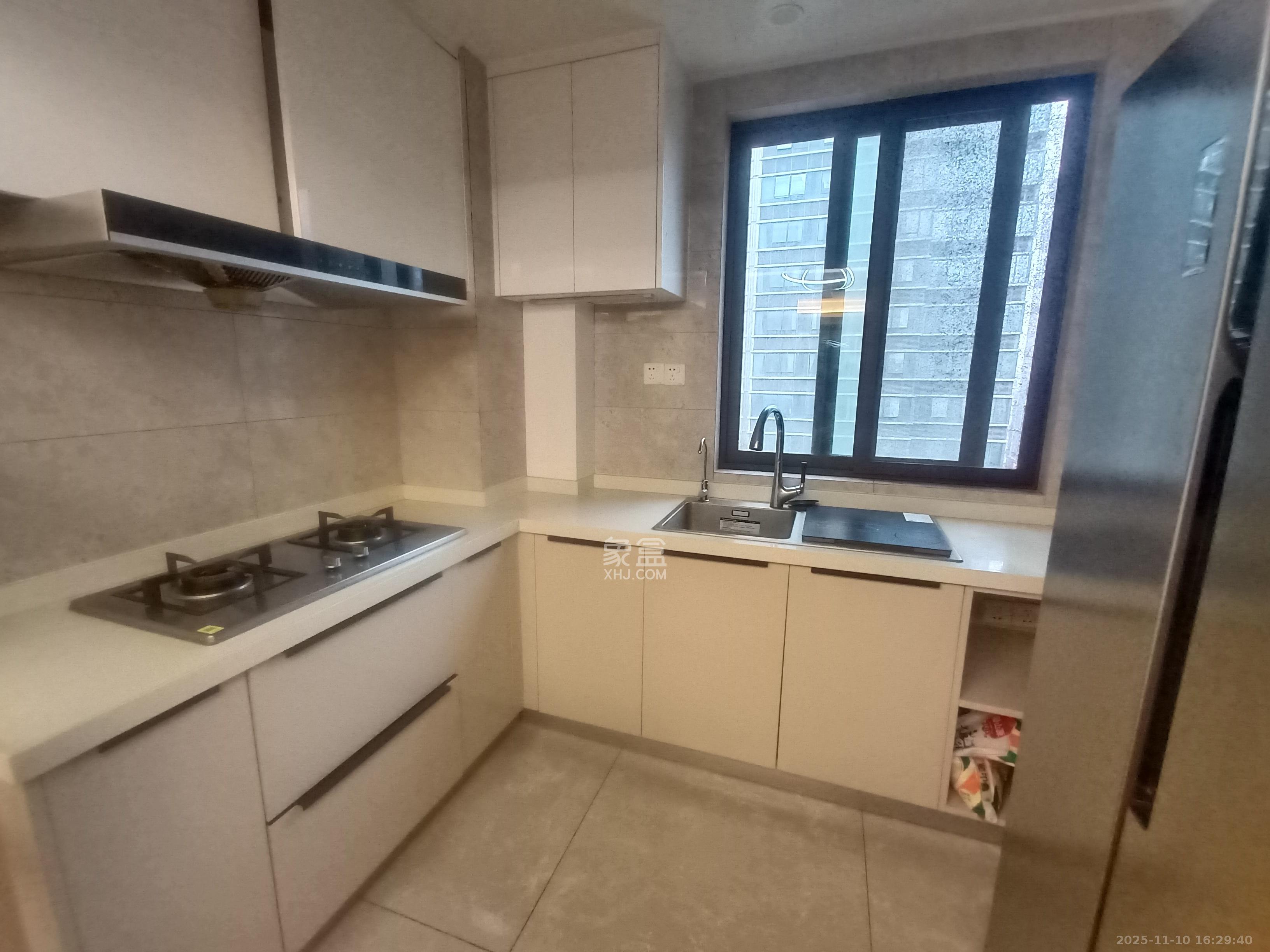 龙湖铂金中心（龙湖春江郦城）  3室2厅2卫    7000.0元/月室内图