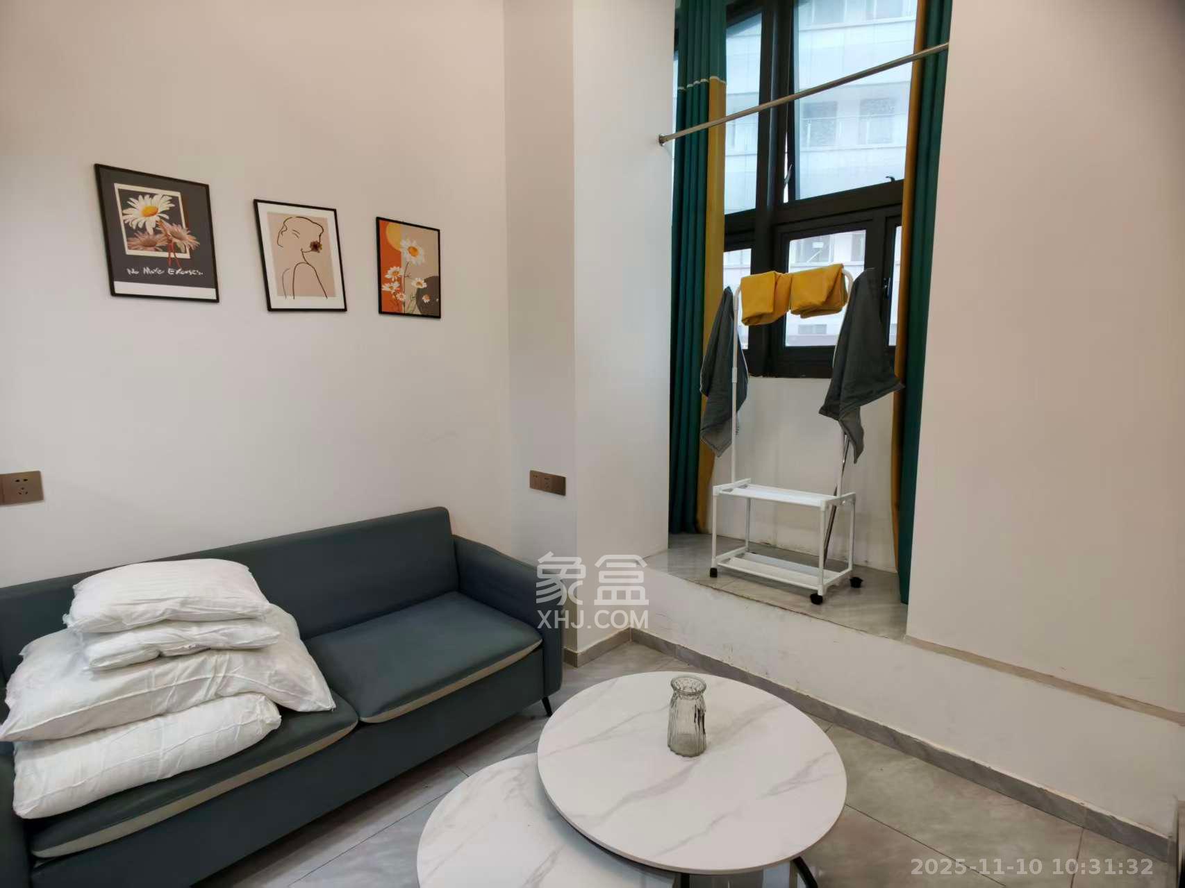 长房时代小镇  1室1厅1卫    1700.0元/月室内图