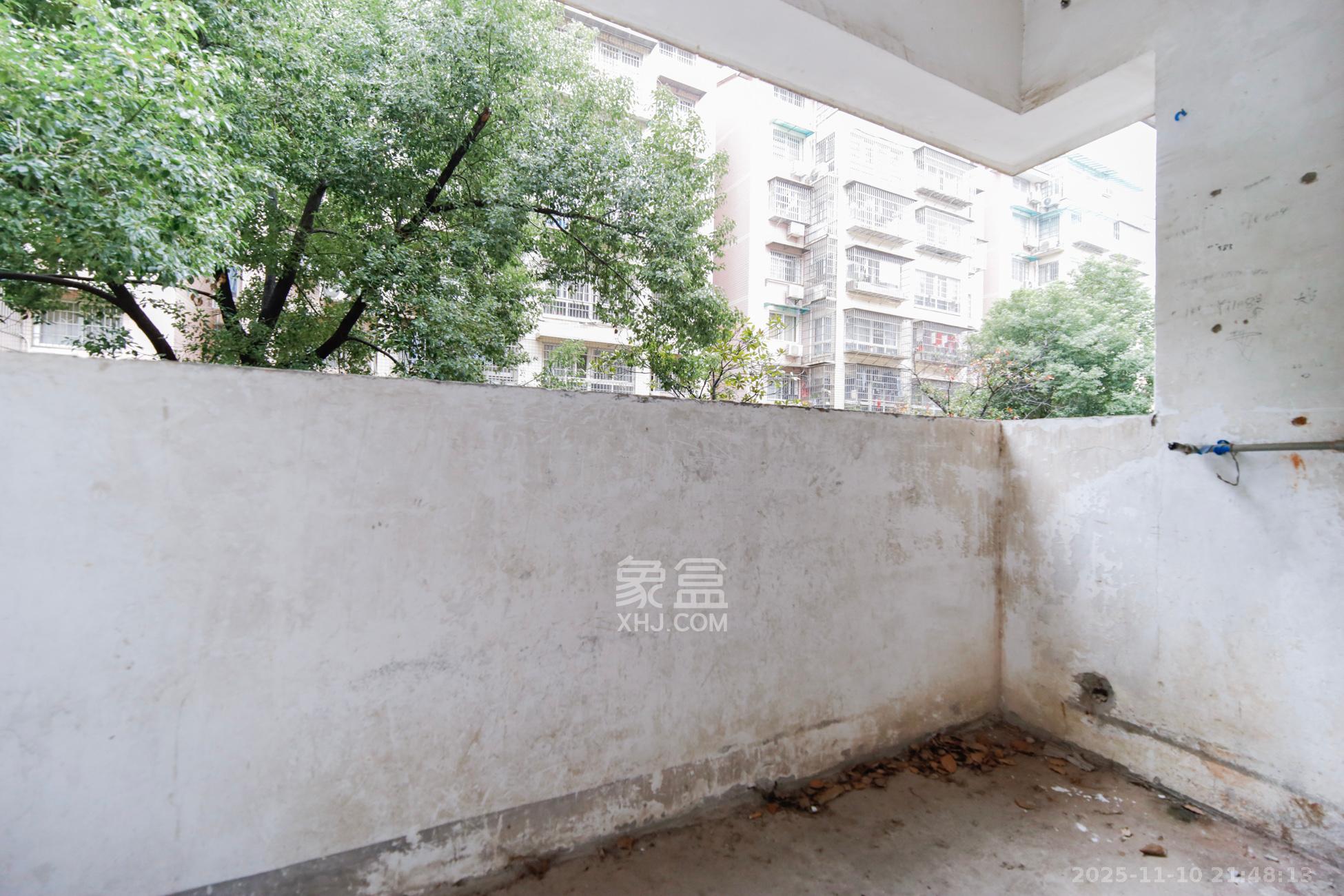 德馨园  3室2厅1卫    52.0万阳台