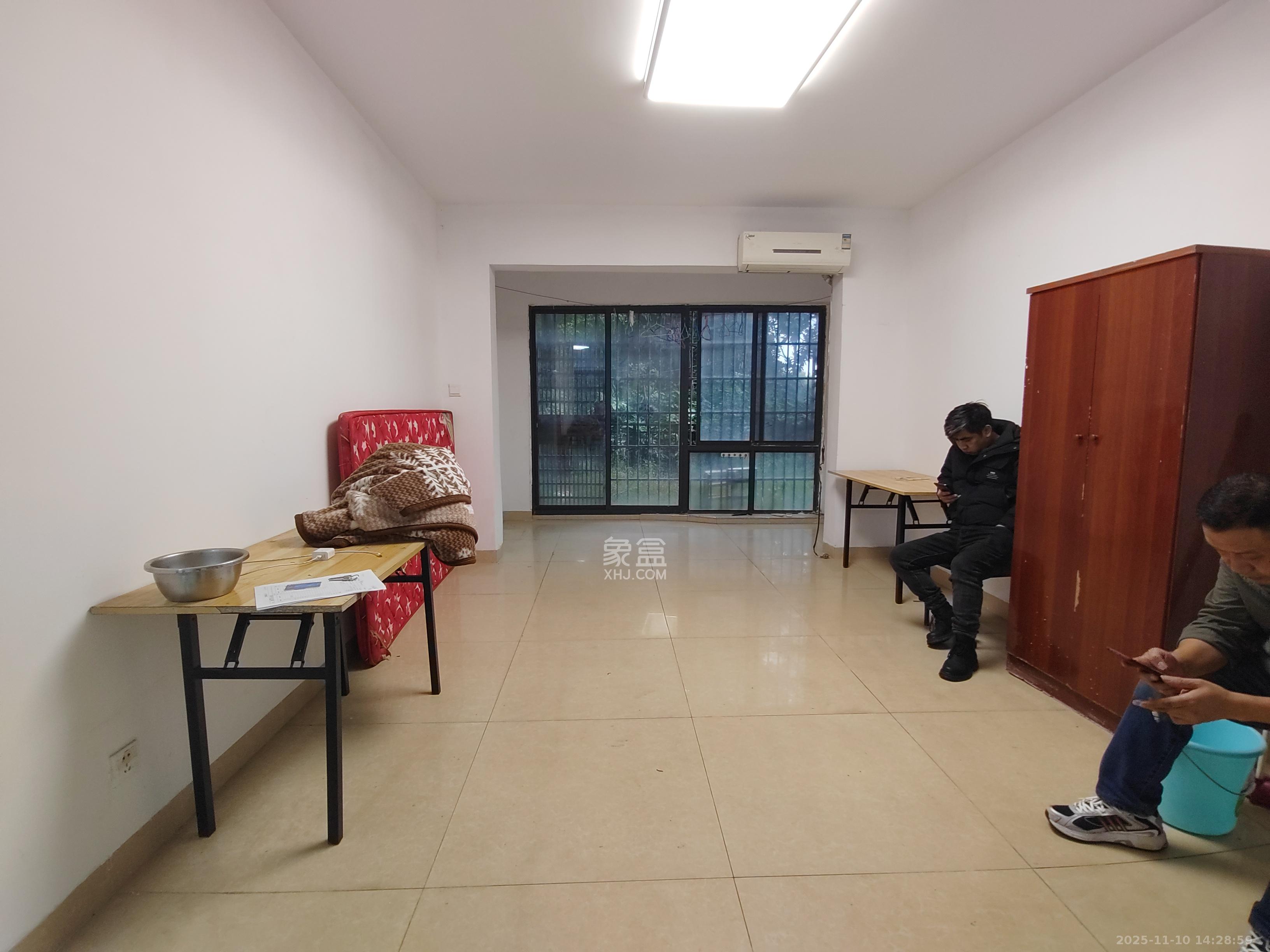 保利麓谷林语C区  3室2厅1卫    2200.0元/月